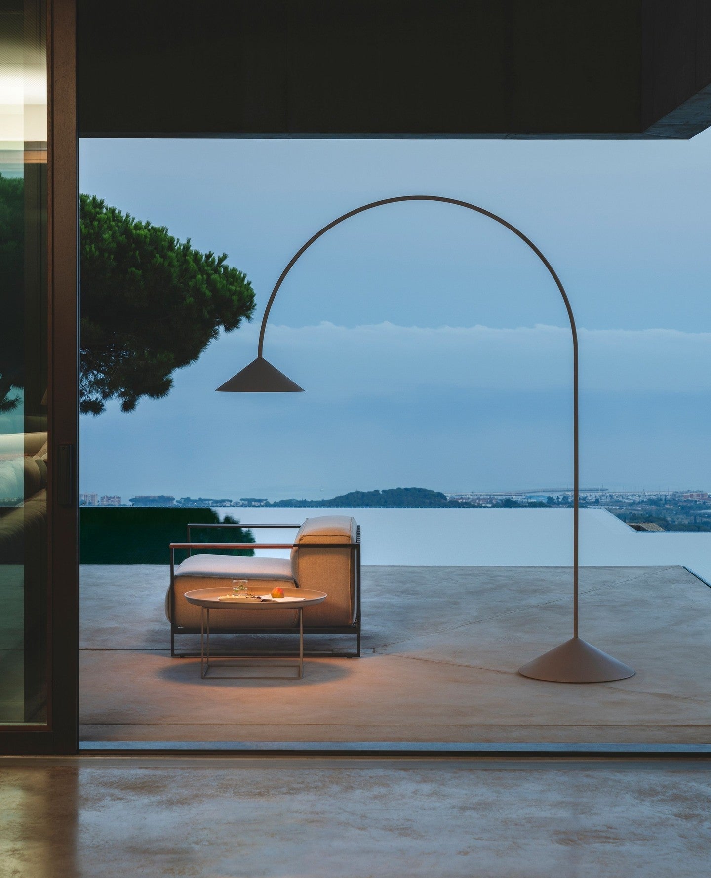 Arc Out Floor Lamp Floor lamp