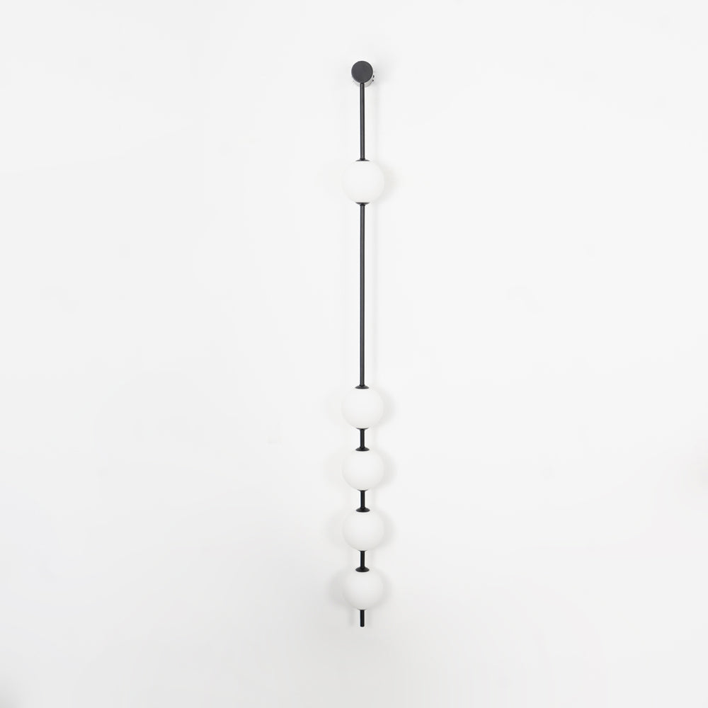 Vertical Balls Wall Lamp 5 Lamps: Dia 4.7″ x H 62.2″ / Dia 12cm x H 158cm / Black & Plastic Ball / Warm White Wall lamp