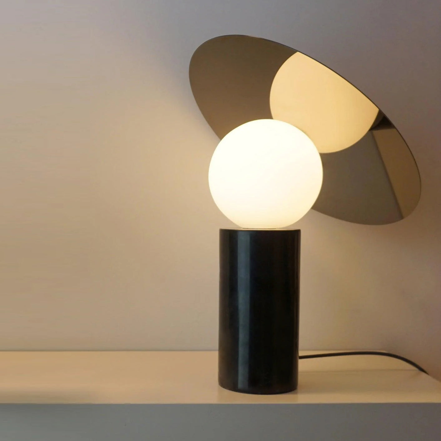 Bola Disc Table Lamp Dia 30cm x H 40cm / Gold & Black Marble / American plug 灯具