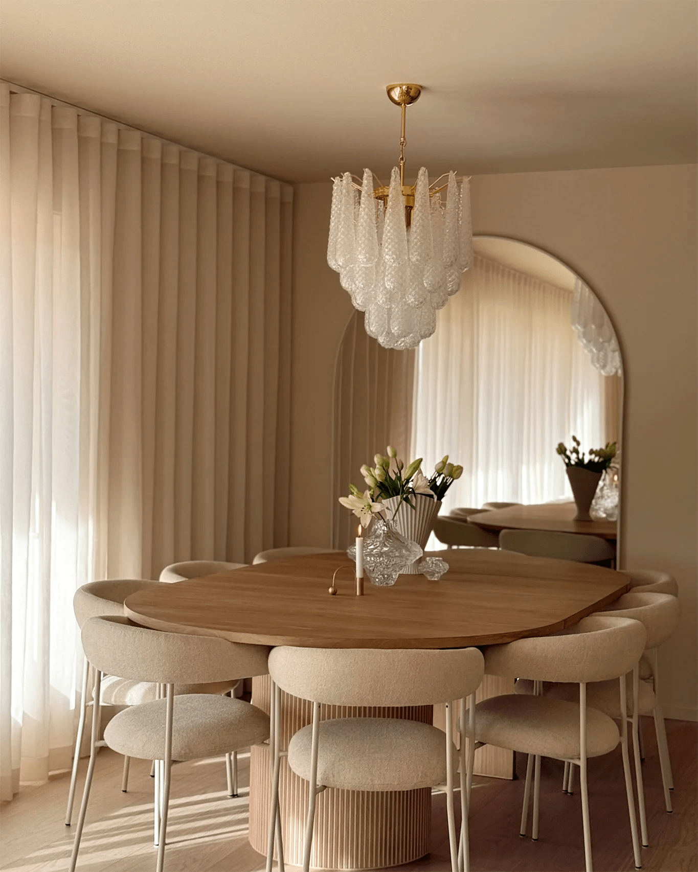 Modern Sophisticated Dandelion Style Textured Glass Chandelier