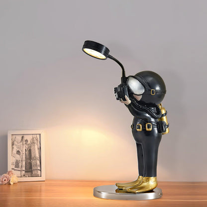 Adventurer Resin Table Lamp ? 7.1″ x H 10.6″ / Dia 17.5cm x H 26cm / Black & Gold / US Plug Table lamp