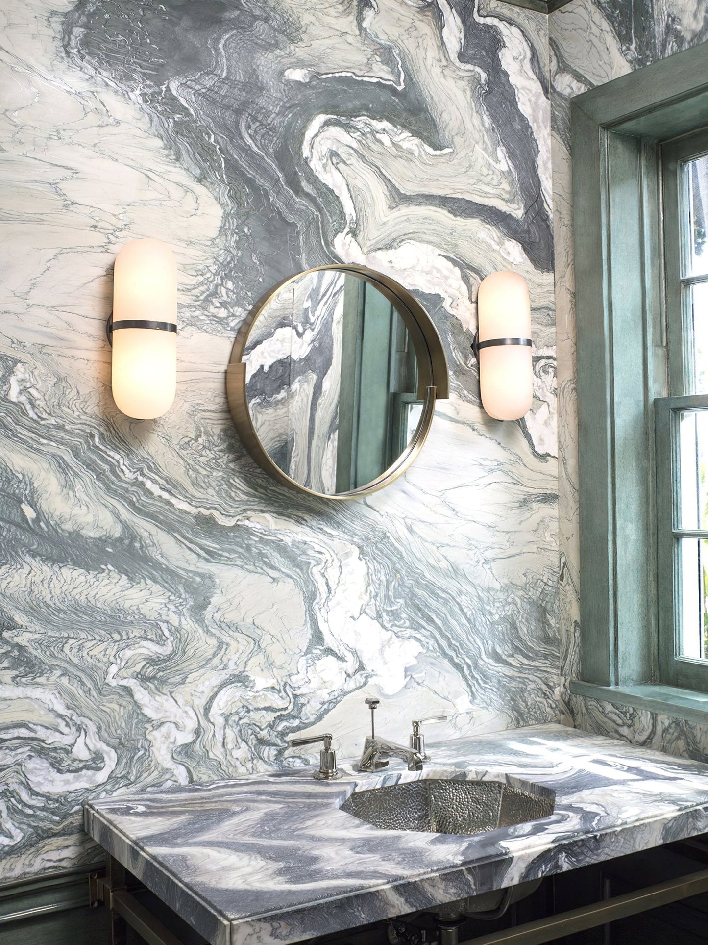 Alabaster Pill Wall Light Wall lamp