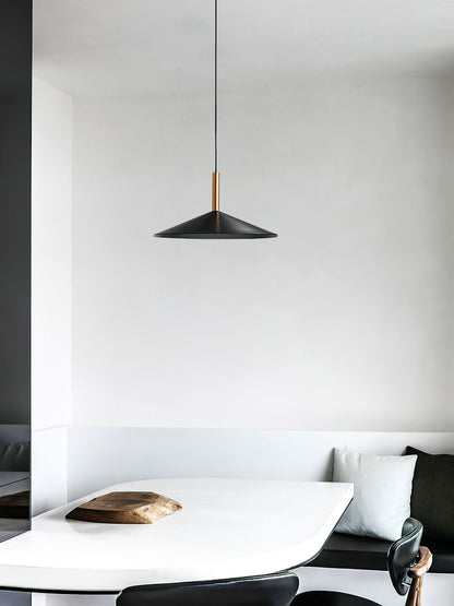 Altura Pendant Lamp Dia 12.8″ x H 9.1″ / Black / Warm Light Pendant light