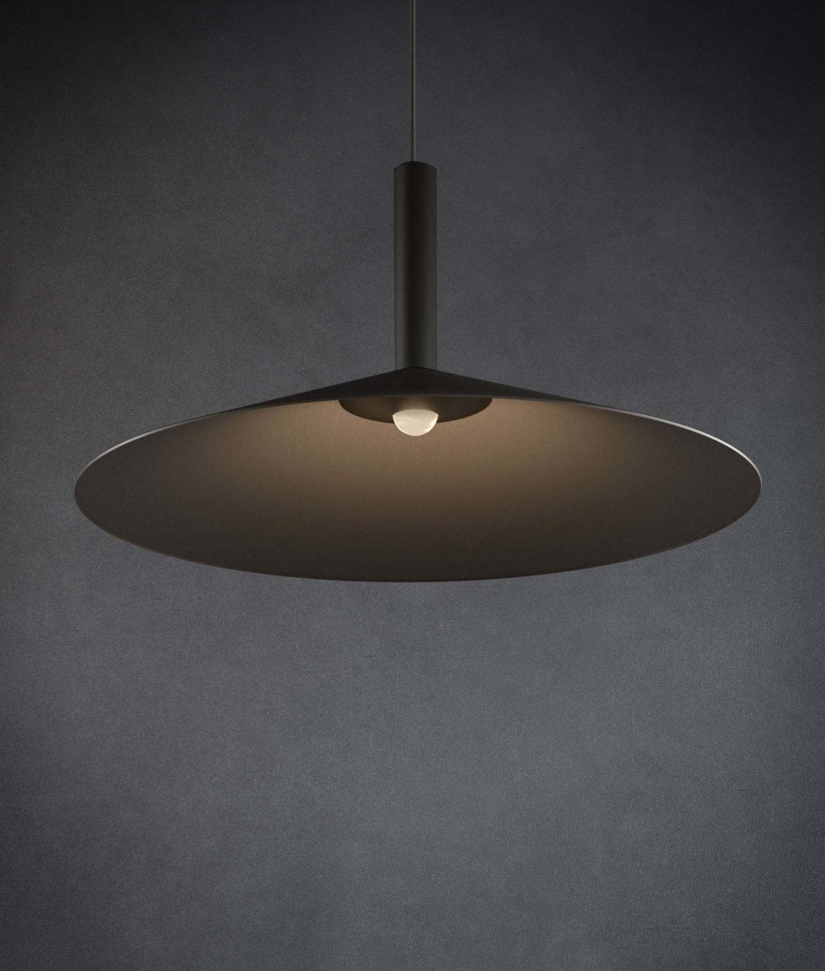 Altura Pendant Lamp Dia 12.8″ x H 9.1″ / Black / Warm Light Pendant light