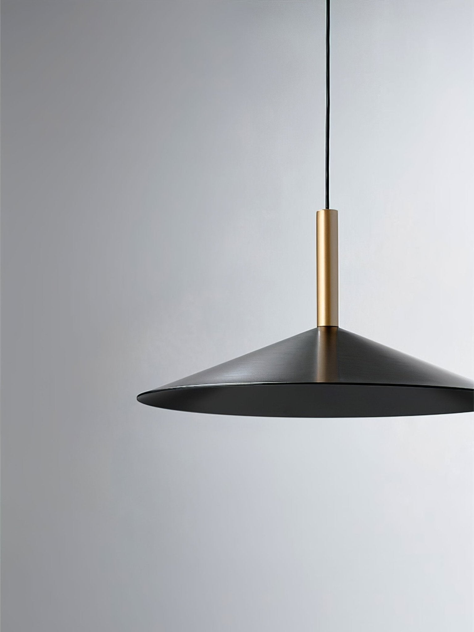 Altura Pendant Lamp Dia 12.8″ x H 9.1″ / Black / Warm Light Pendant light