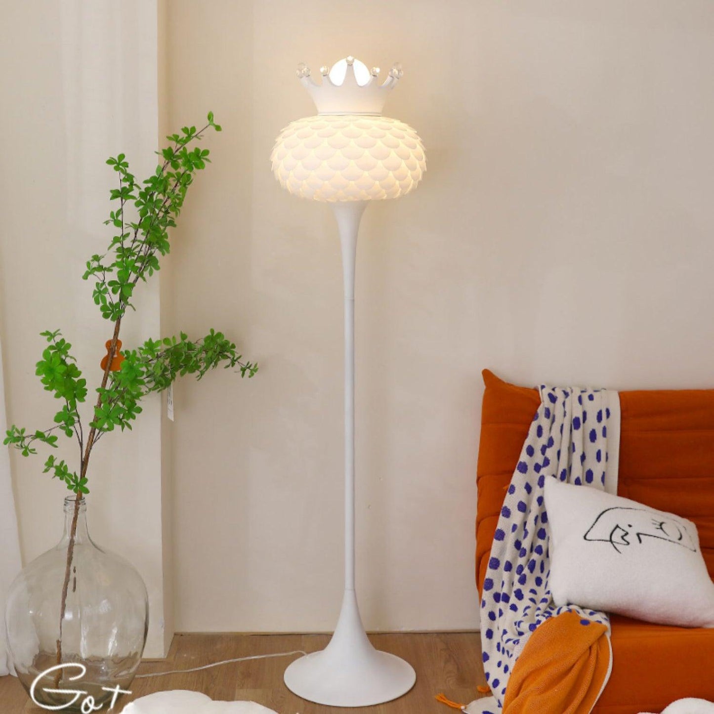 Aluvia Crown Floor Lamp Floor lamp