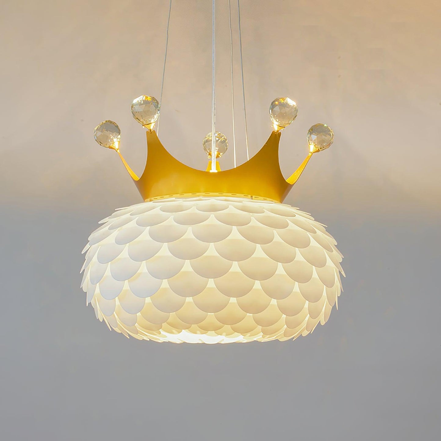 Aluvia Crown Pendant Lamp Dia 17.7″ x H 23.2″ / Dia 45cm x H 59cm / Gold Pendant light