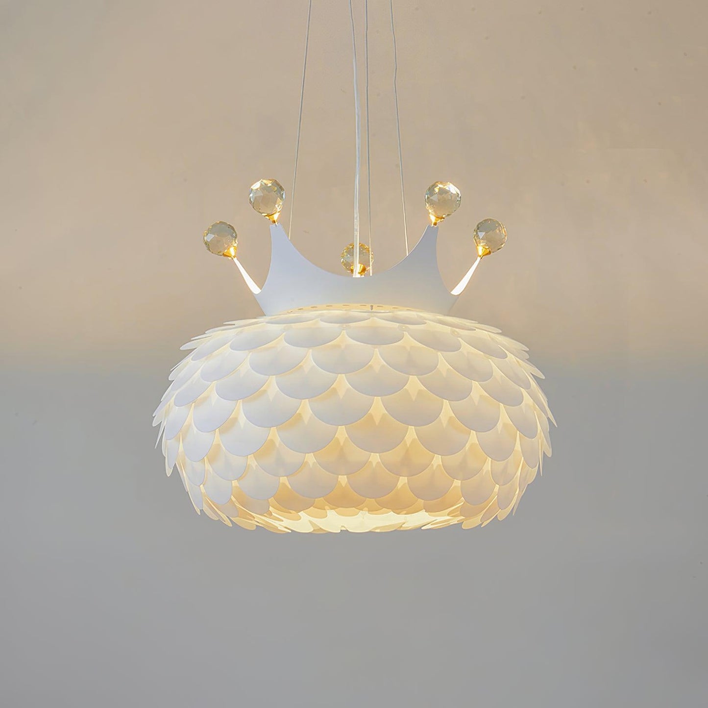 Aluvia Crown Pendant Lamp Dia 17.7″ x H 23.2″ / Dia 45cm x H 59cm / White Pendant light