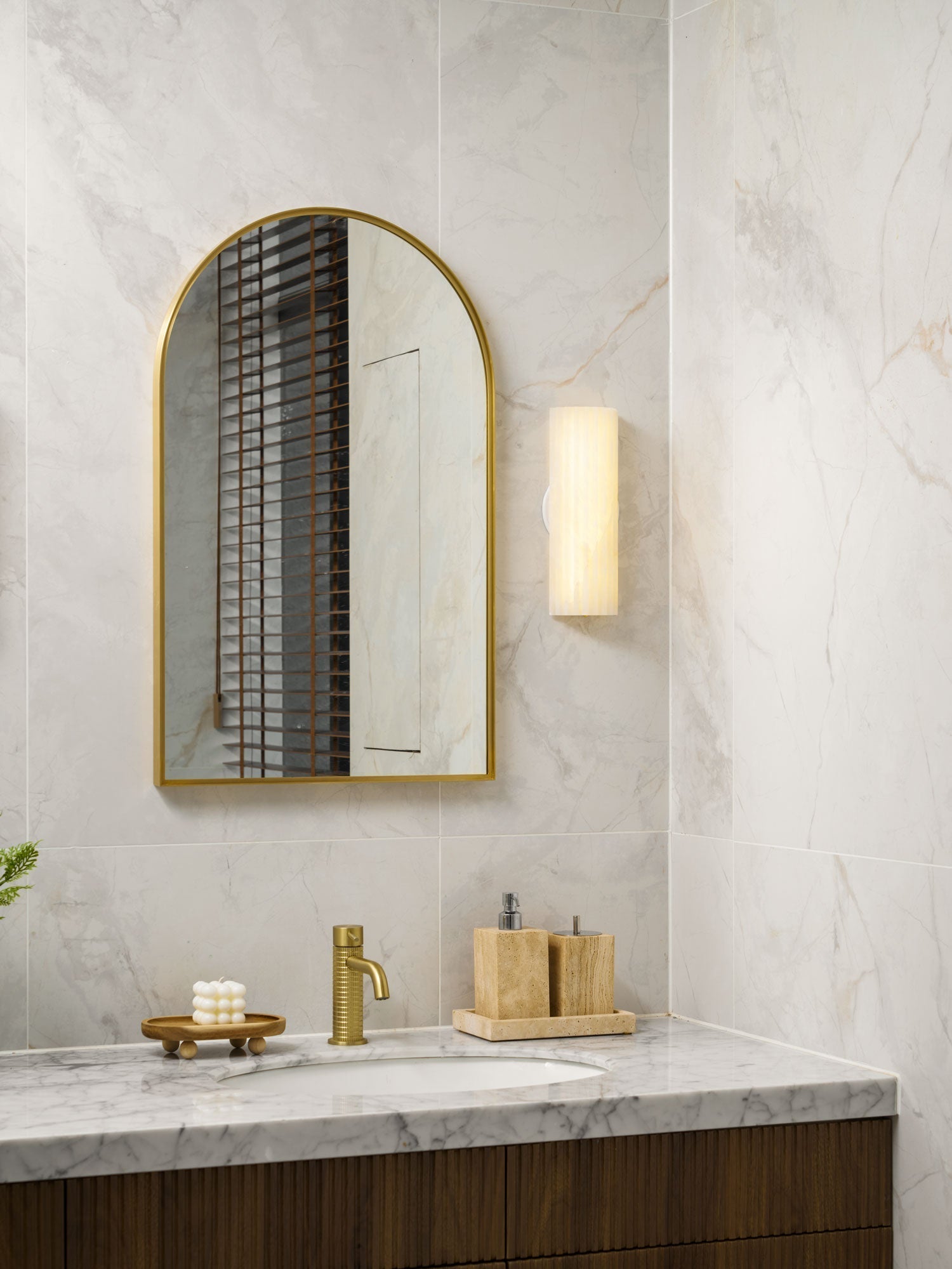 Alvia Alabaster Wall Light 1001 Wall lamp