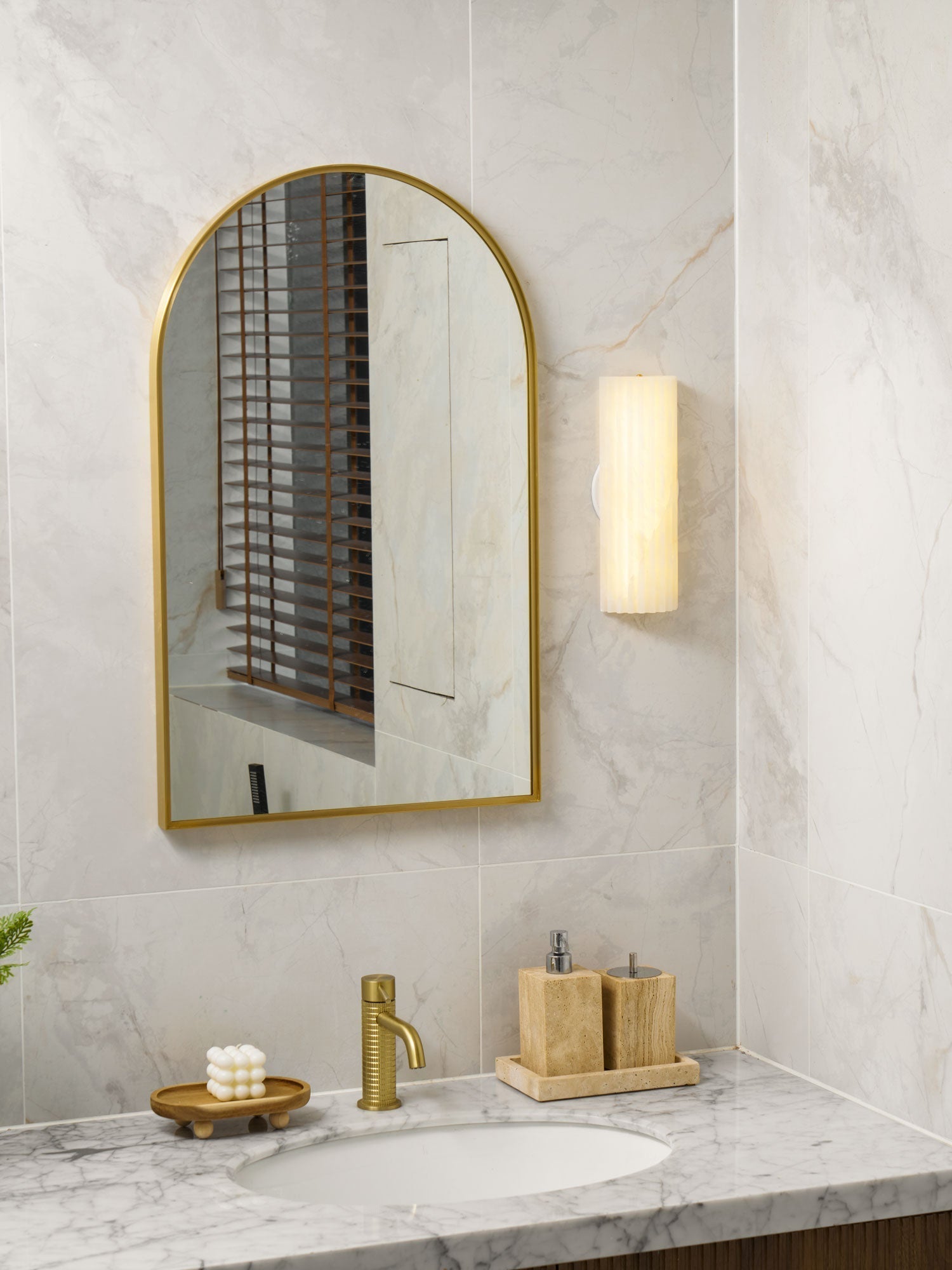 Alvia Alabaster Wall Light 1001 Wall lamp