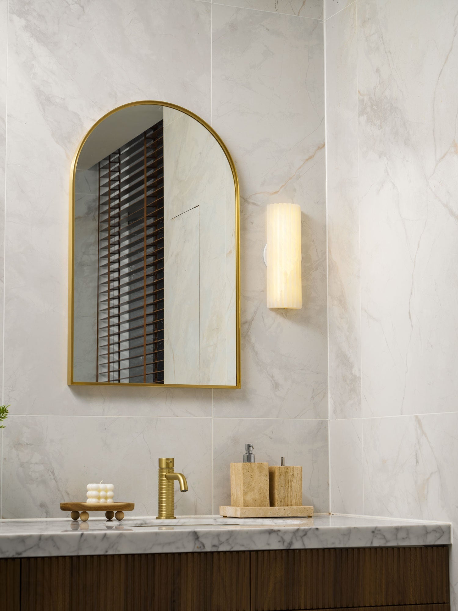 Alvia Alabaster Wall Light 1001 Wall lamp