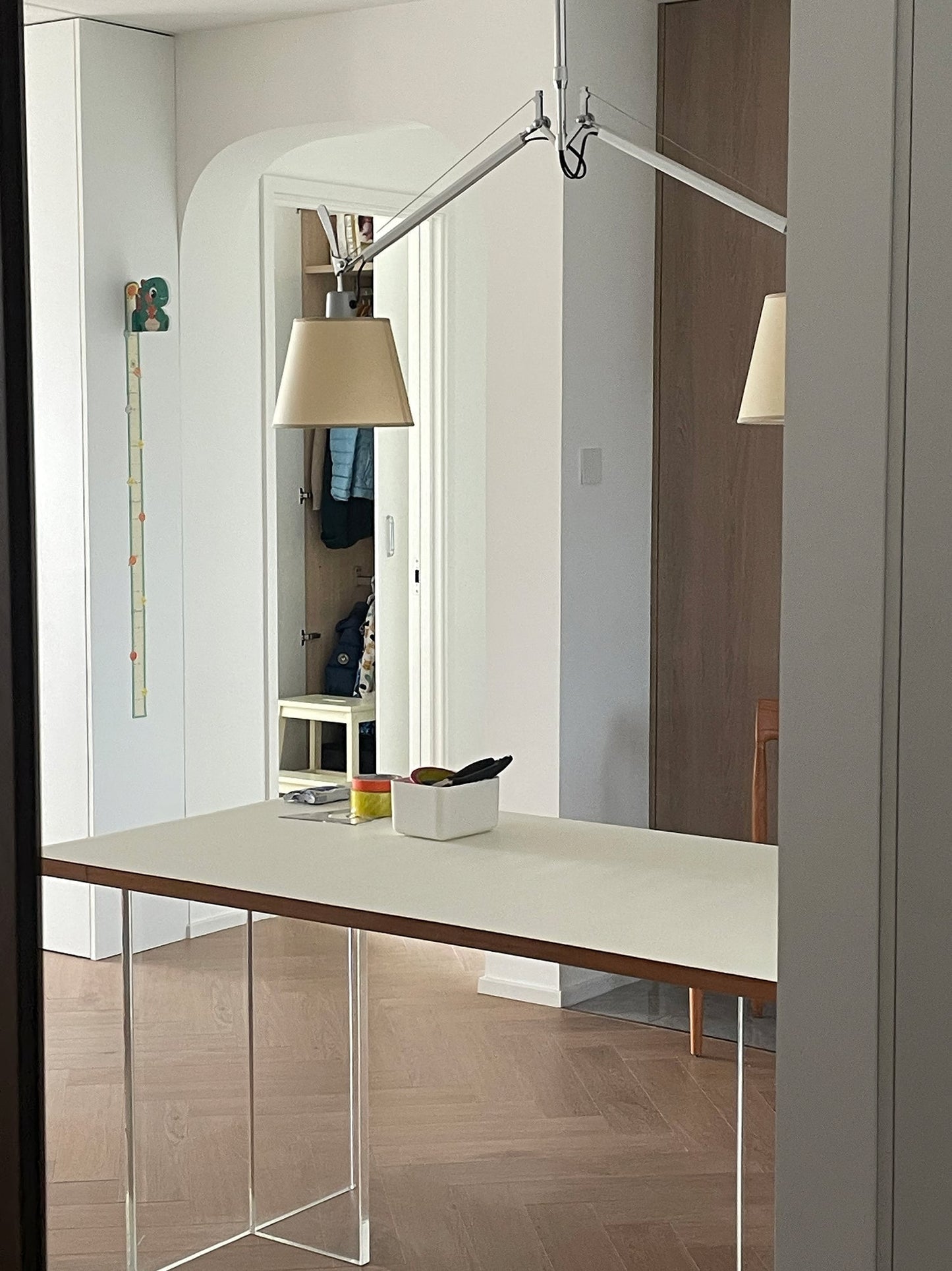 Arcadia Shade Pendant Lamp Dia 47.2″ x H 35.4-51.2″ / Chrome & White Pendant light
