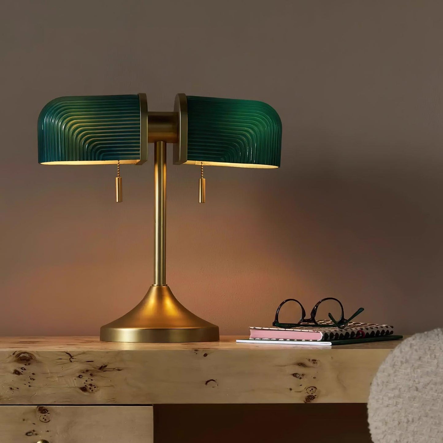 Ashby Table Lamp Dia 15″ x H 7.9″ / Dia 38cm x H 20cm / Gold & Green / US Plug Table lamp