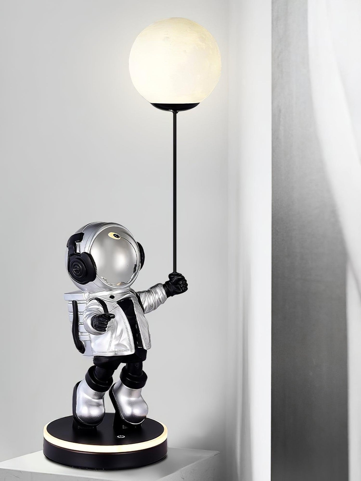 Astronaut and Planet Lamp Table lamp