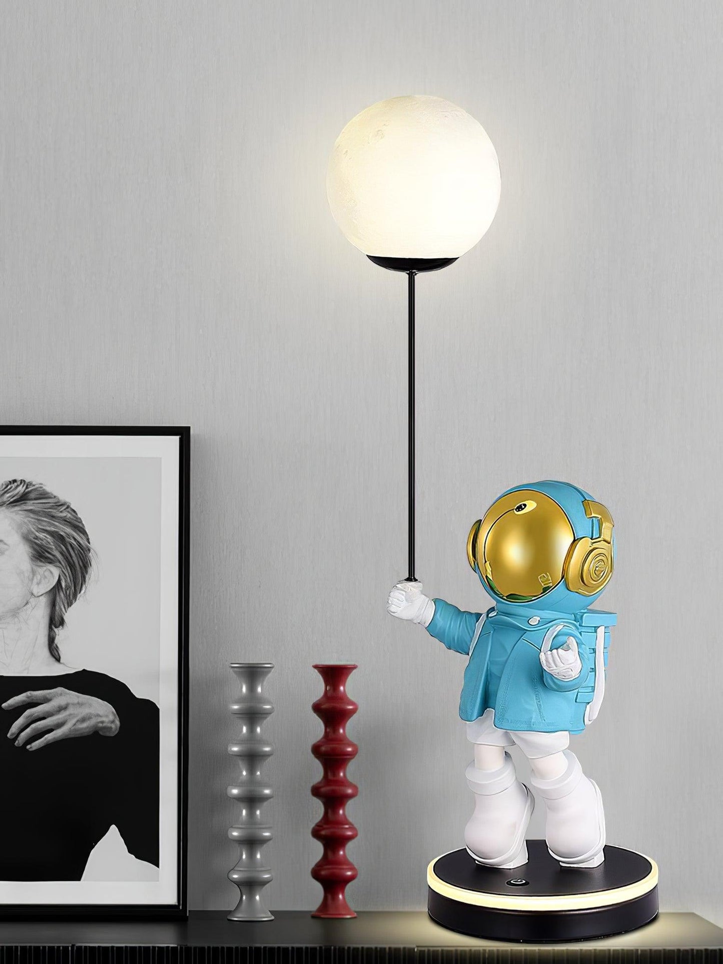 Astronaut and Planet Lamp Table lamp