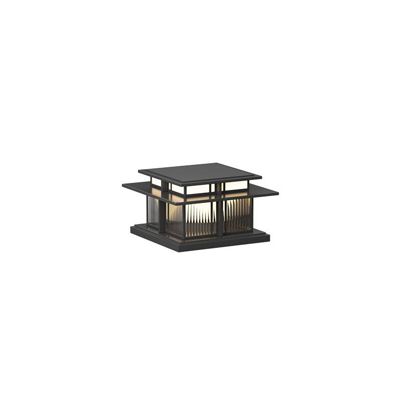 Boilyn Outdoor Pillar Light Model B: L 13.2″ x W 13.2″ x H 7.5″ / L 33.5cm x W 33.5cm x H 19cm / Wired Version / Warm