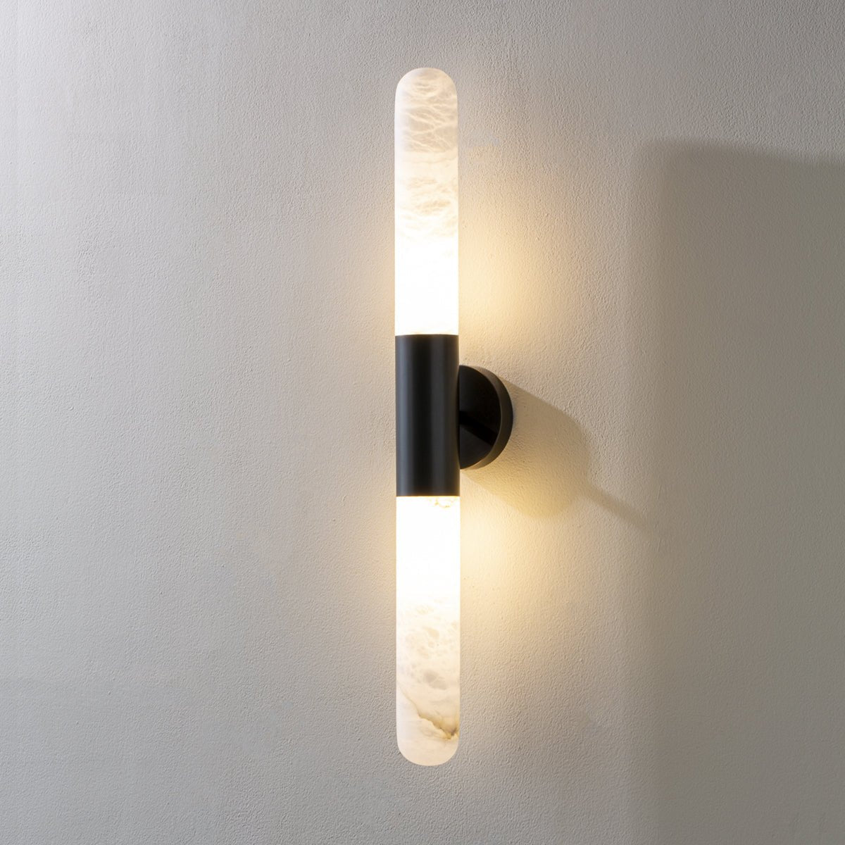 Cavoya Alabaster Wall Light Dia 2.4″ x H 25.6″ / Black & White / Warm Light 1001 Wall lamp