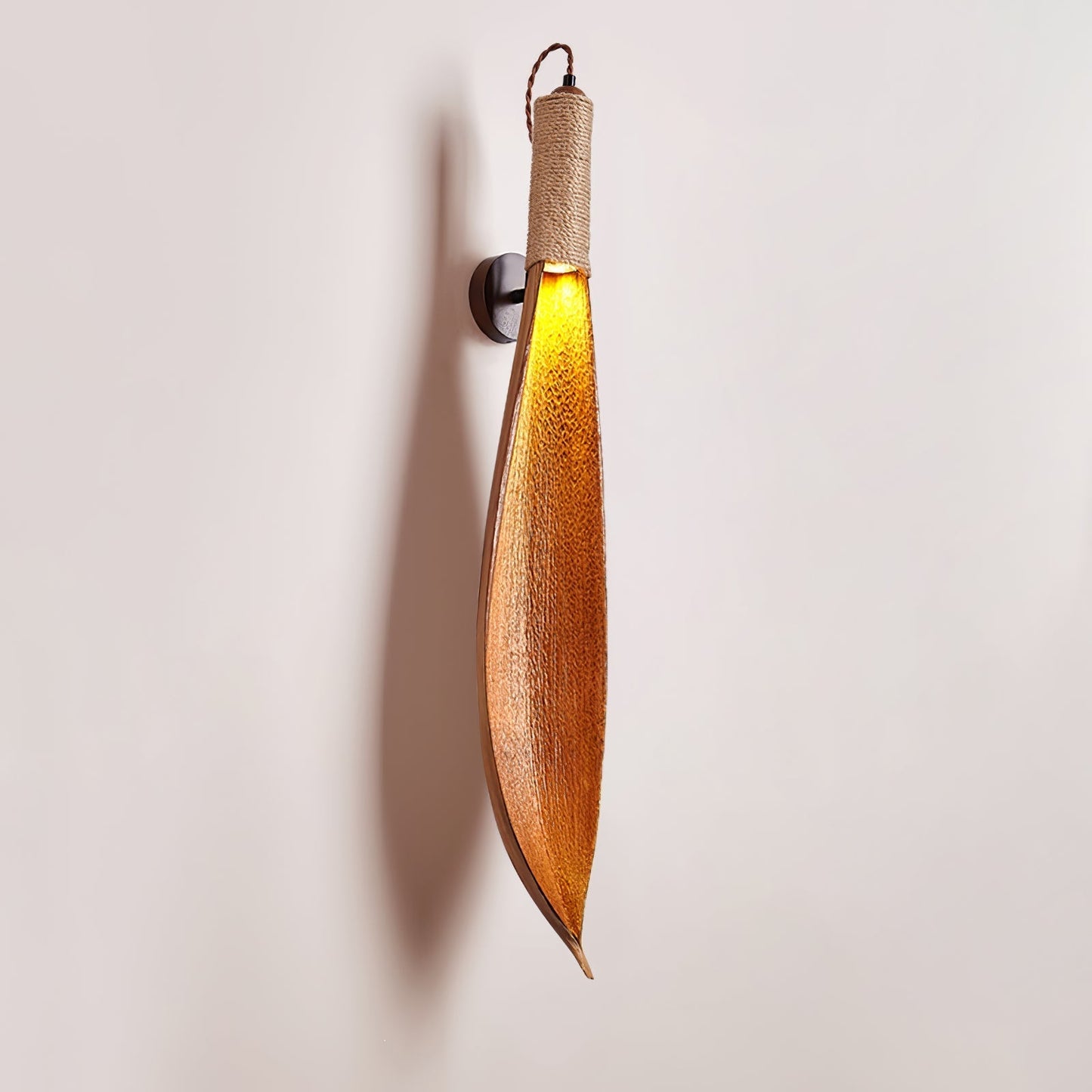 Cocoa Leaf Wall Sconce Dia 5.1″ x H 25.6″ / Dia 13cm x H 65cm / Nature cocoa / 1 Piece Wall lamp