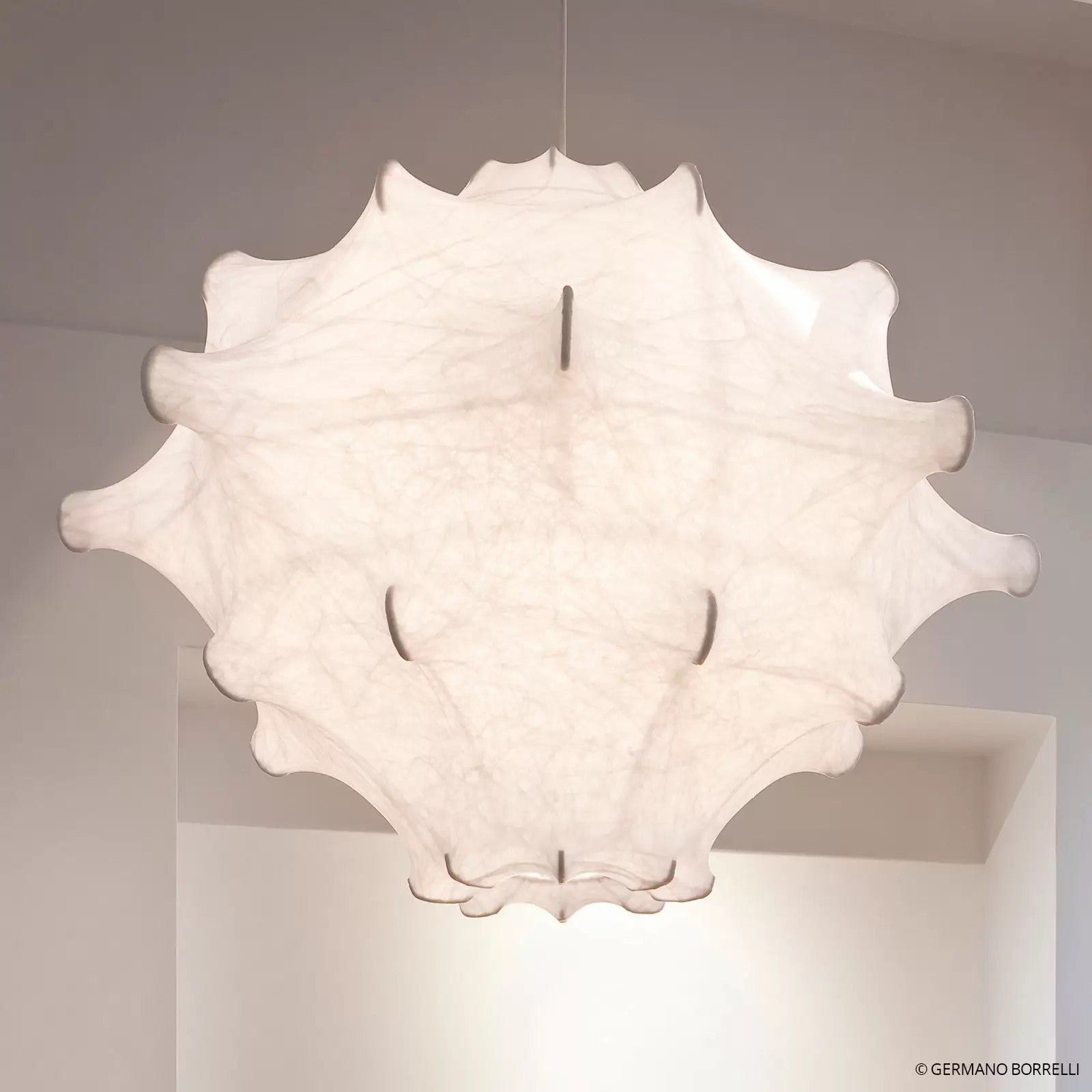 Cocoon Bloom Pendant Lamp Dia 24.8″ x H 19.7″ / Dia 63cm x H 50cm / White Pendant light