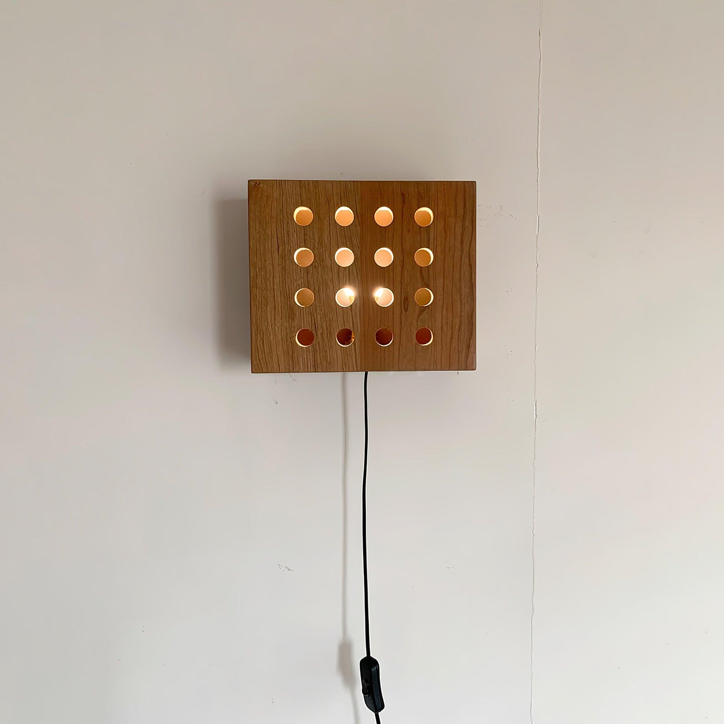 Cubiform Constellation Wall Lamp W 9.8″ x H 8.5″ / W 25cm x H 21.5cm / Cherry wood color / US Plug Wall lamp