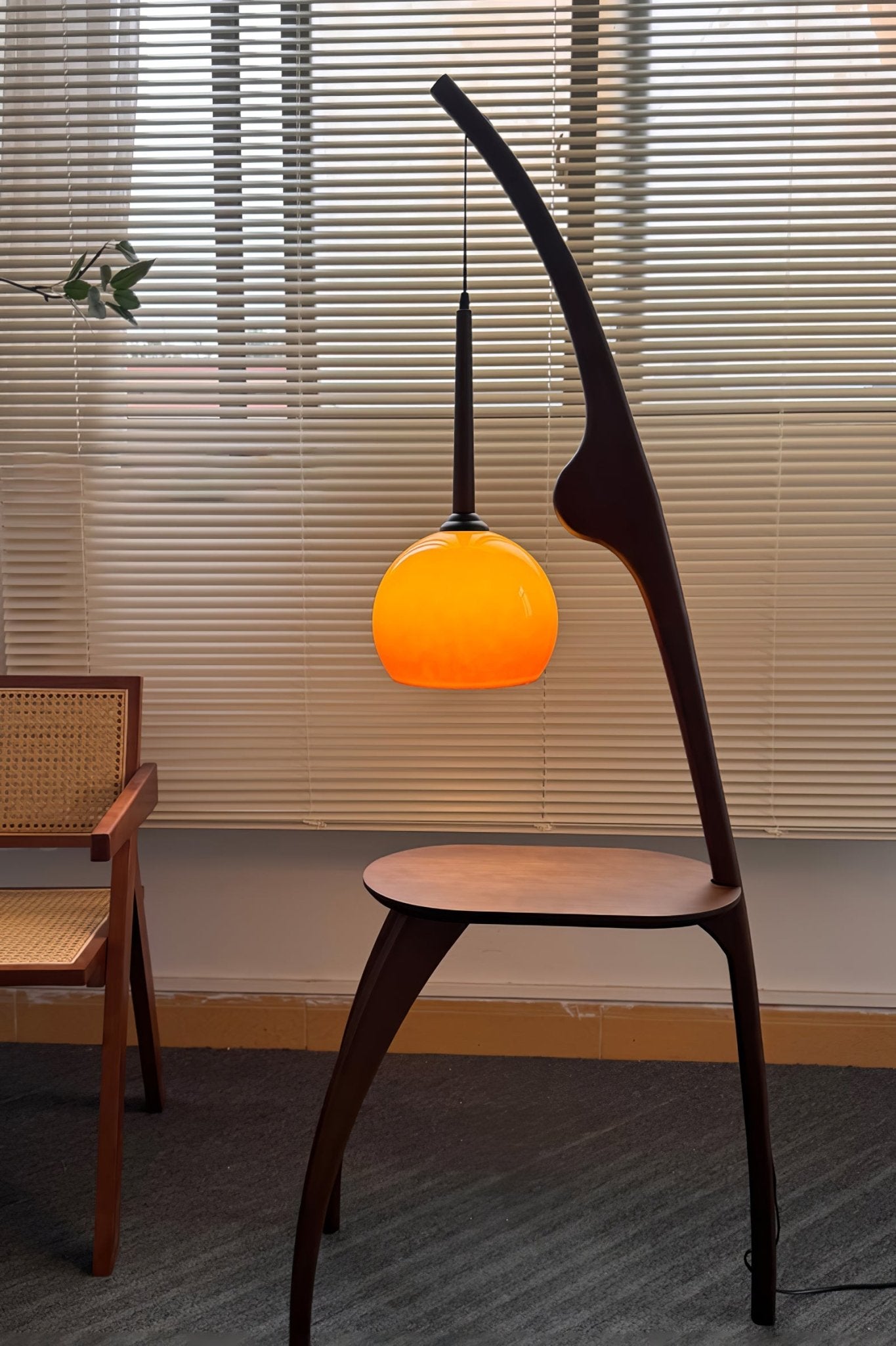 Curved Mantis Arm Floor Lamp Floor lamp