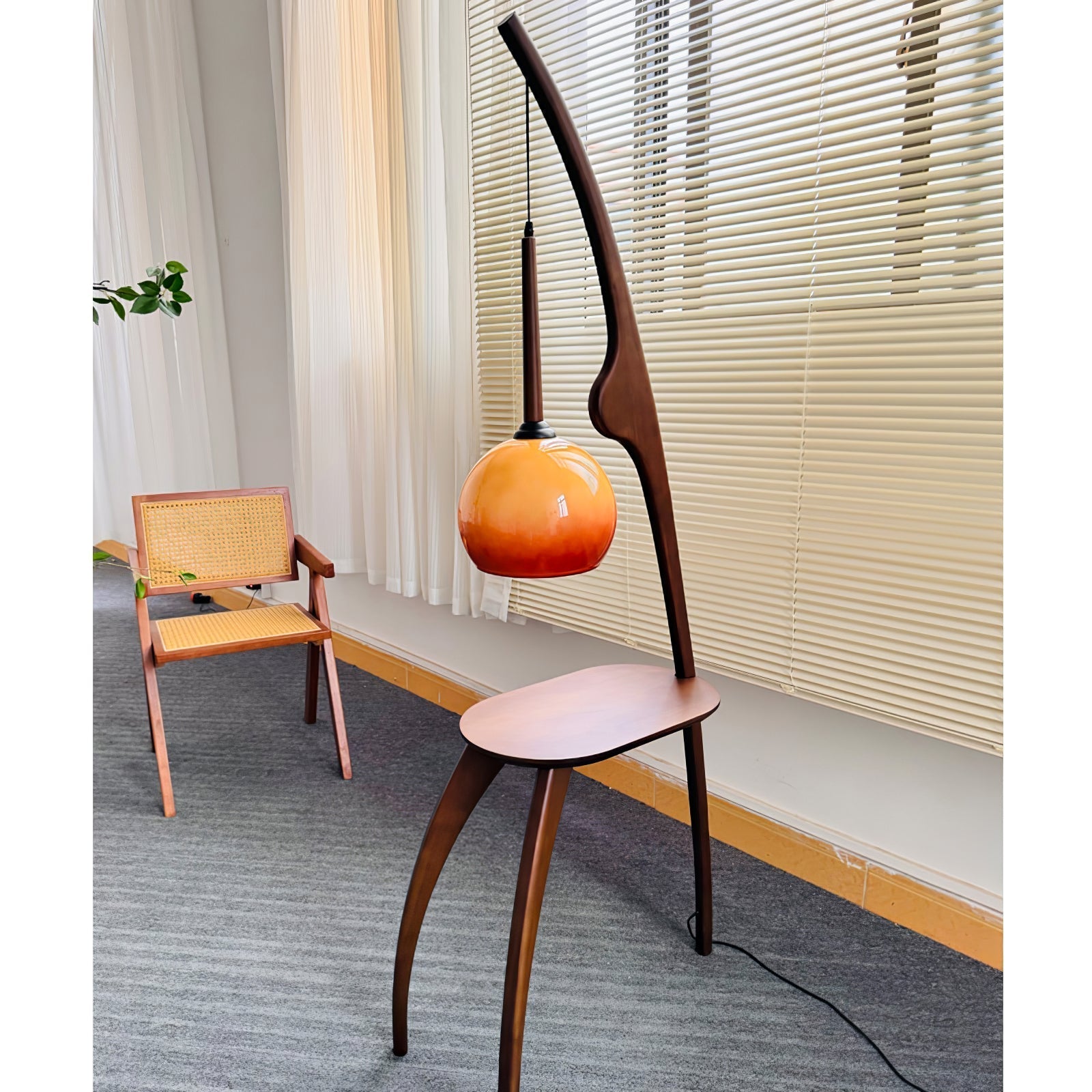 Curved Mantis Arm Floor Lamp Floor lamp