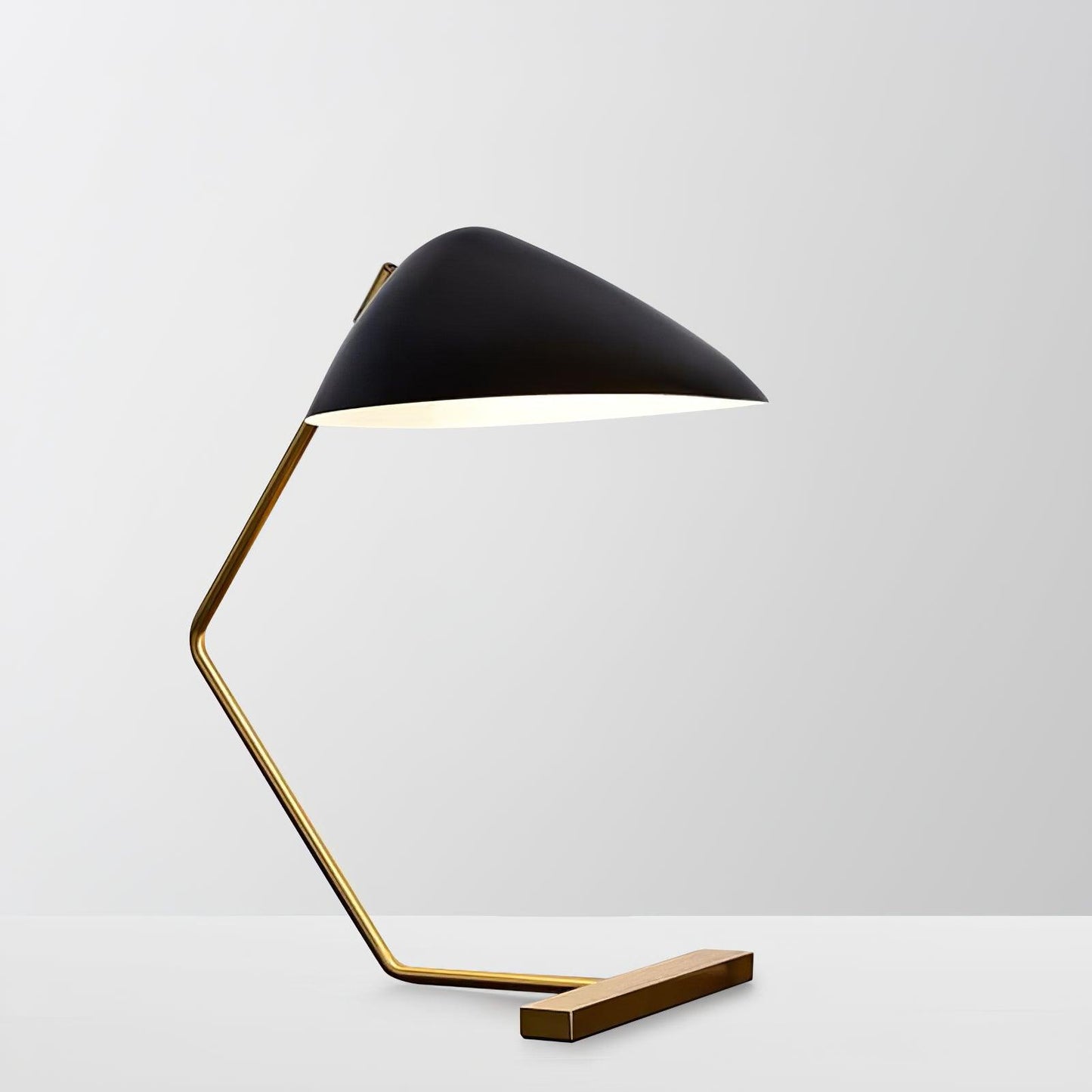 Curvilinear Mid-Century Table Lamp L 18.1″ x H 21.3″ / L 46cm x H 54cm / Gold + Black / US plug Table lamp