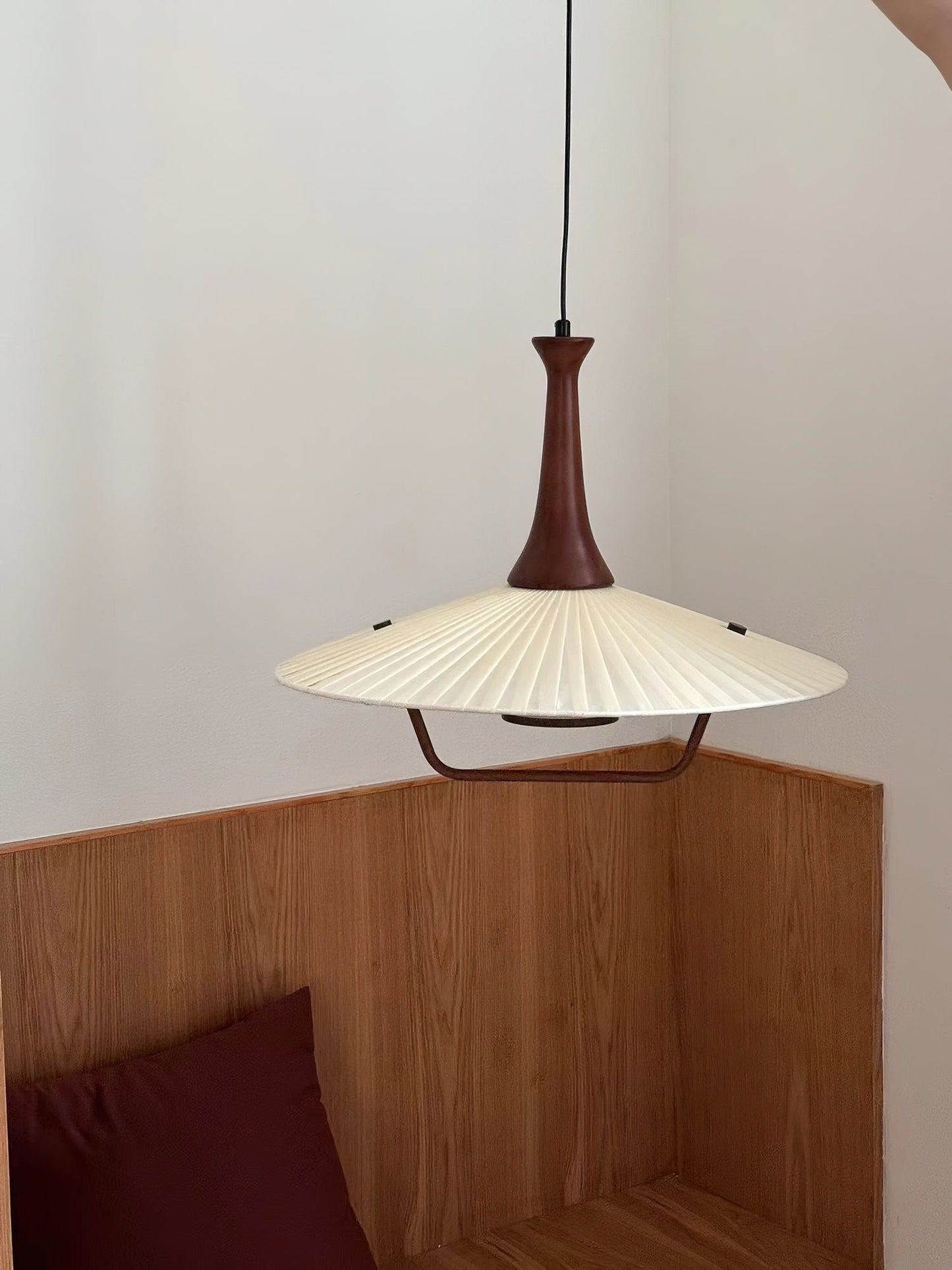Eikon Pendant Lamp Dia 17.7″ x H 13.8″ / Walnut color & White Pendant light