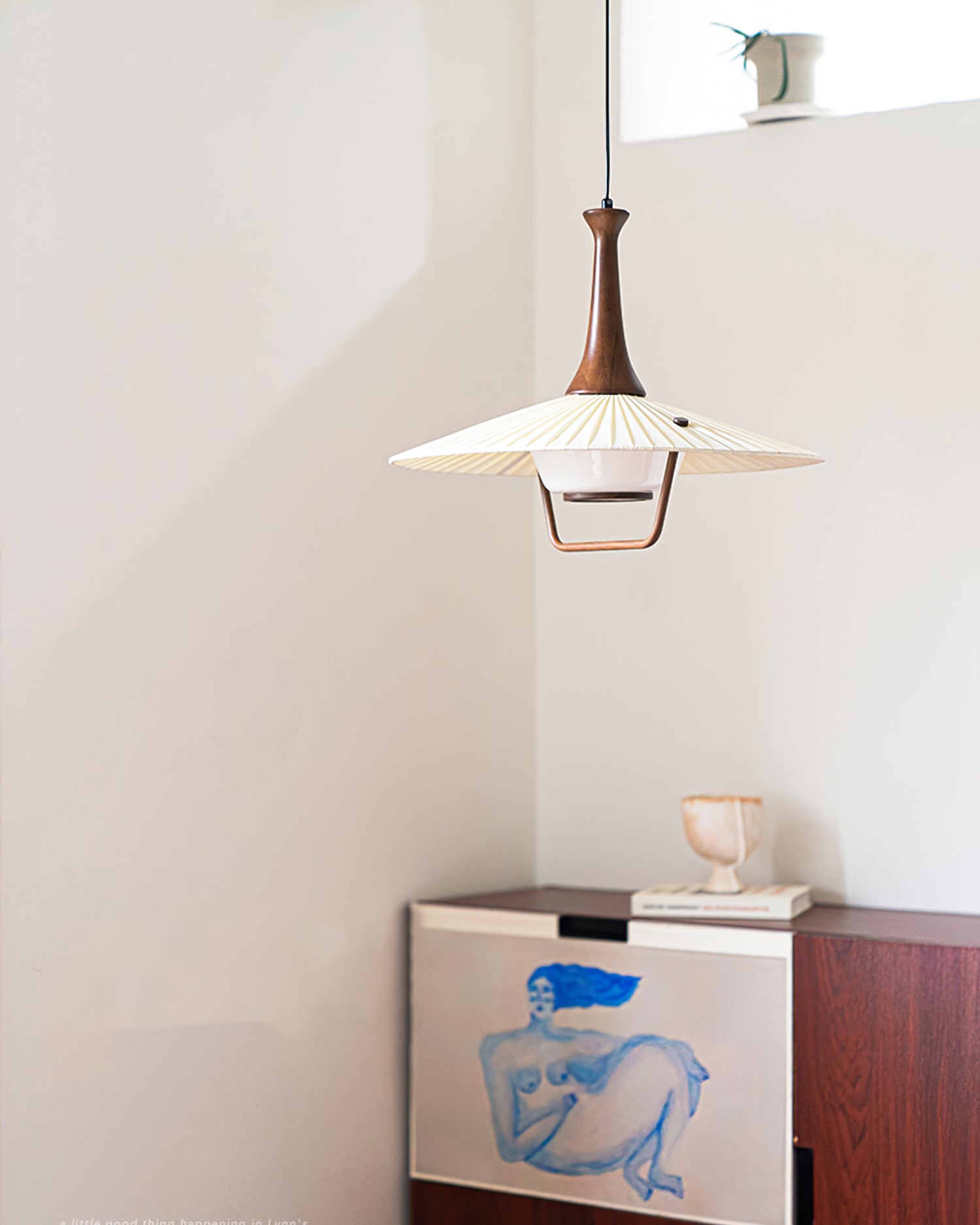 Eikon Pendant Lamp Dia 17.7″ x H 13.8″ / Walnut color & White Pendant light