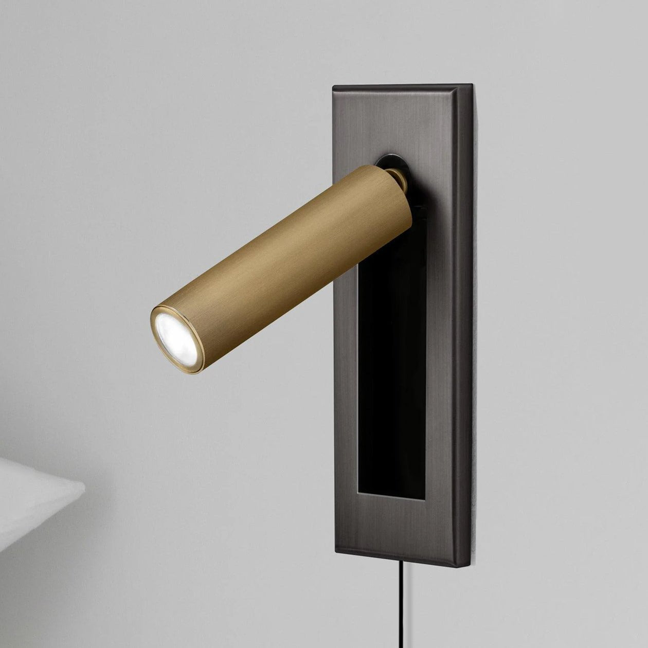 Embedded Bedside Plug-in Sconce Dia 5cm x H 15.5cm cylinder (Hidden switch) / Matt Black + Copper / US Plug 1001 Wall