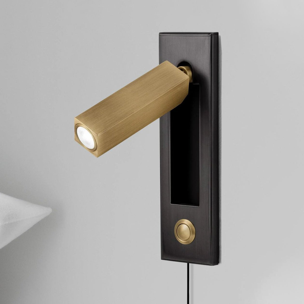 Embedded Bedside Plug-in Sconce Dia 5cm x H 17.8cm square (Button switch) / Matt Black + Copper / US Plug 1001 Wall lamp