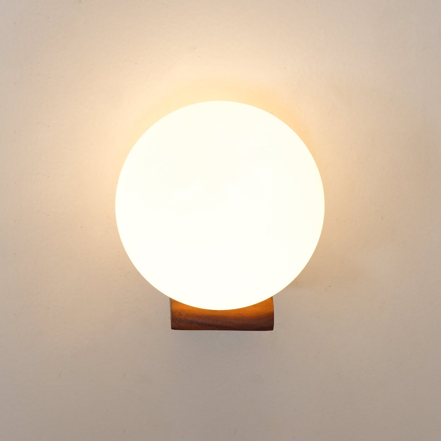 Evelyn Orb Wall Lamp Wall lamp