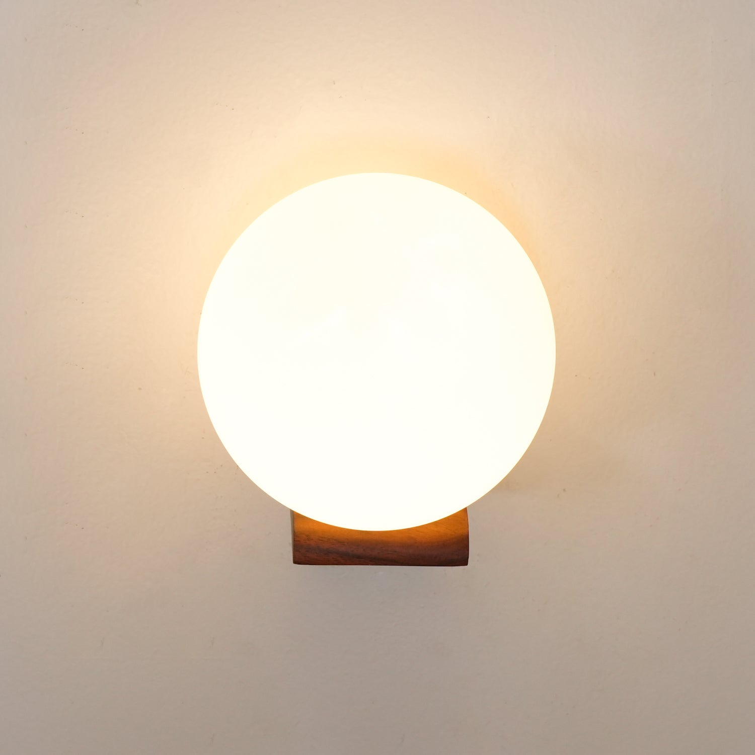 Evelyn Orb Wall Lamp Wall lamp