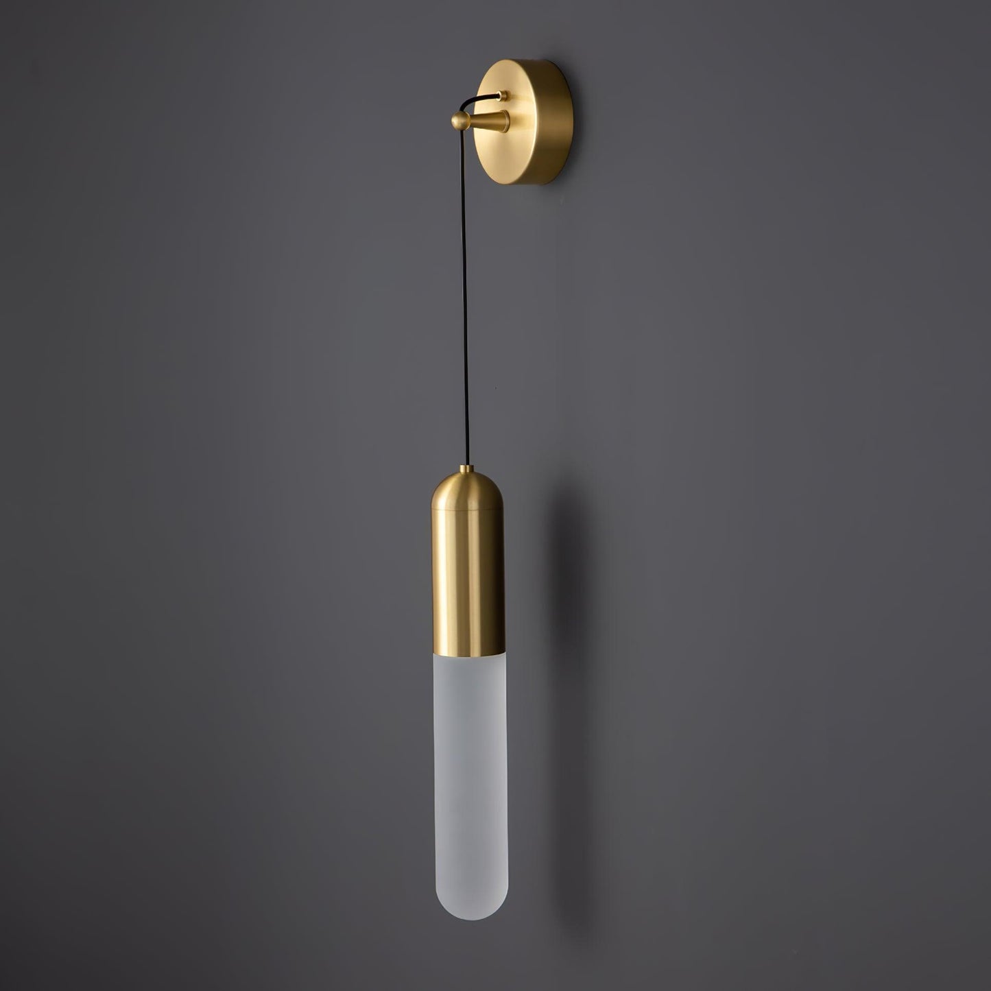 Flume Wall Light L 3.9″ x W 4.3″ x H 17.3″ / L 10cm x W 11cm x H 44cm / Brass Wall lamp
