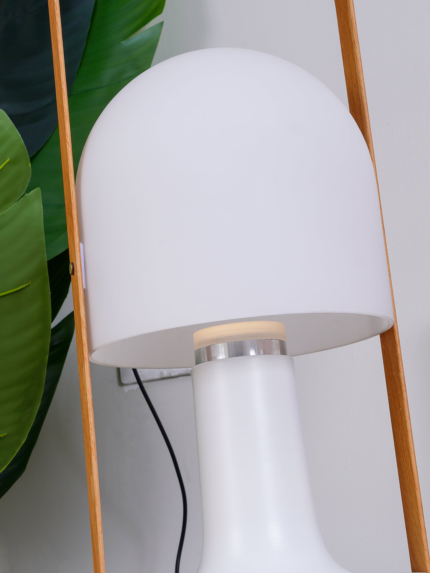 Portable Glass Charging Table Lamp ? 8.3″ x H 20.9″ / Dia 21cm x H 53cm / White / Charge Table lamp