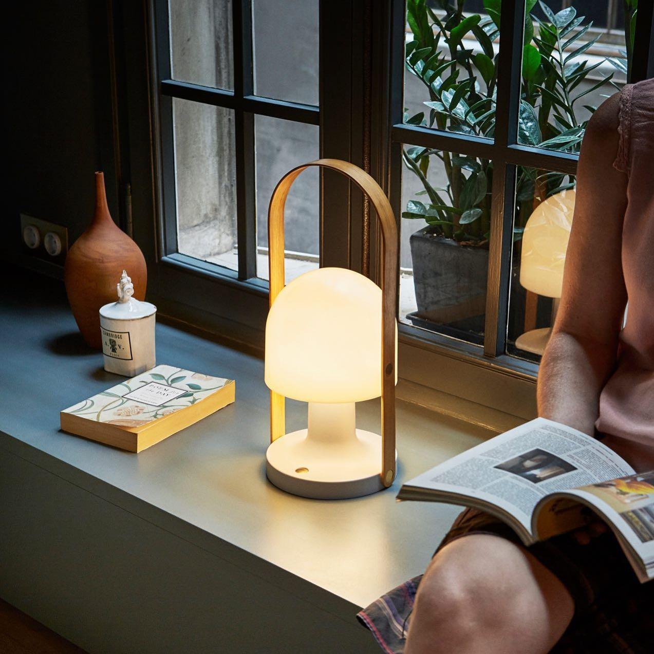 Portable Glass Charging Table Lamp Dia 8.3″ x H 20.9″ / Dia 21cm x H 53cm / White / Charge Table lamp