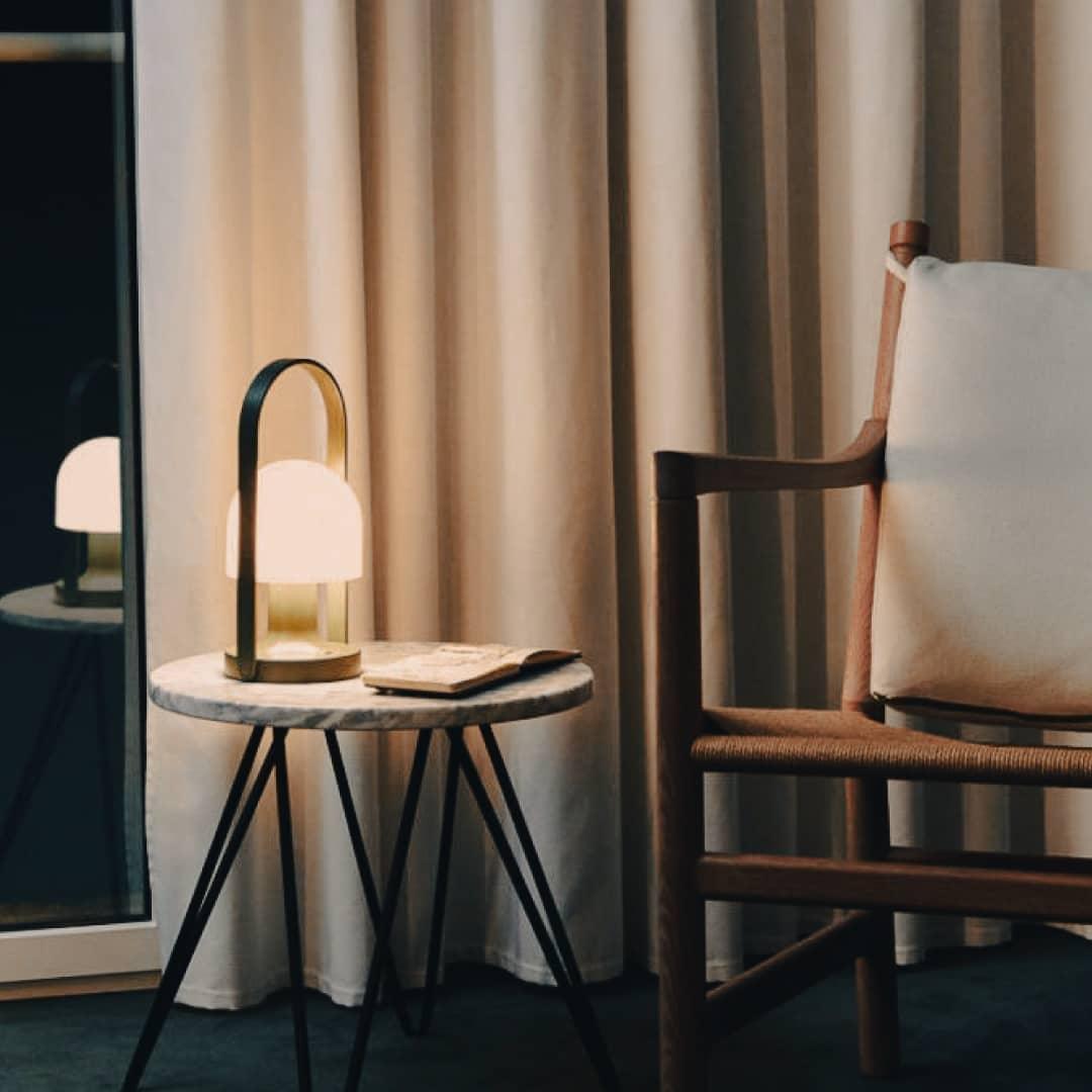 Portable Glass Charging Table Lamp ? 8.3″ x H 20.9″ / Dia 21cm x H 53cm / White / Charge Table lamp