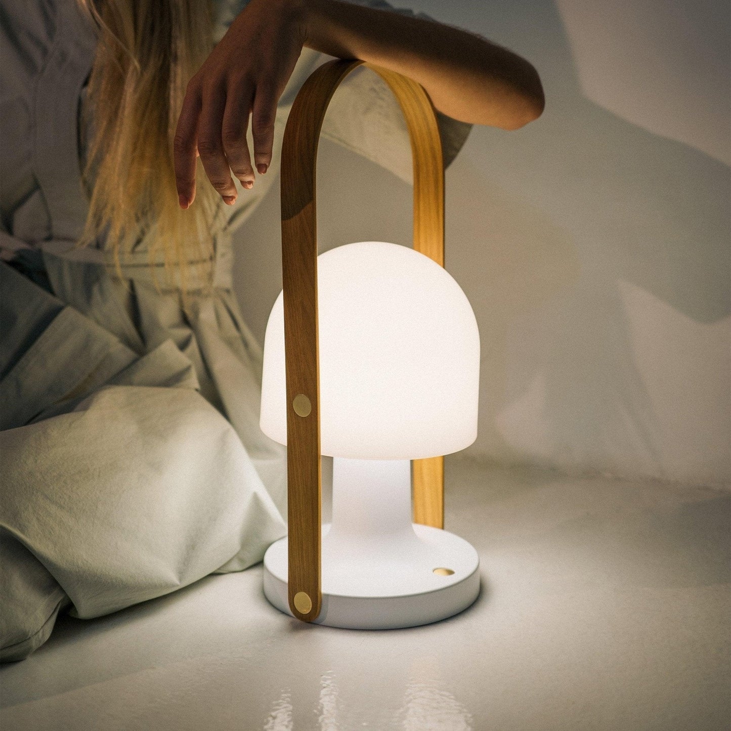 Portable Glass Charging Table Lamp ? 8.3″ x H 20.9″ / Dia 21cm x H 53cm / White / Charge Table lamp