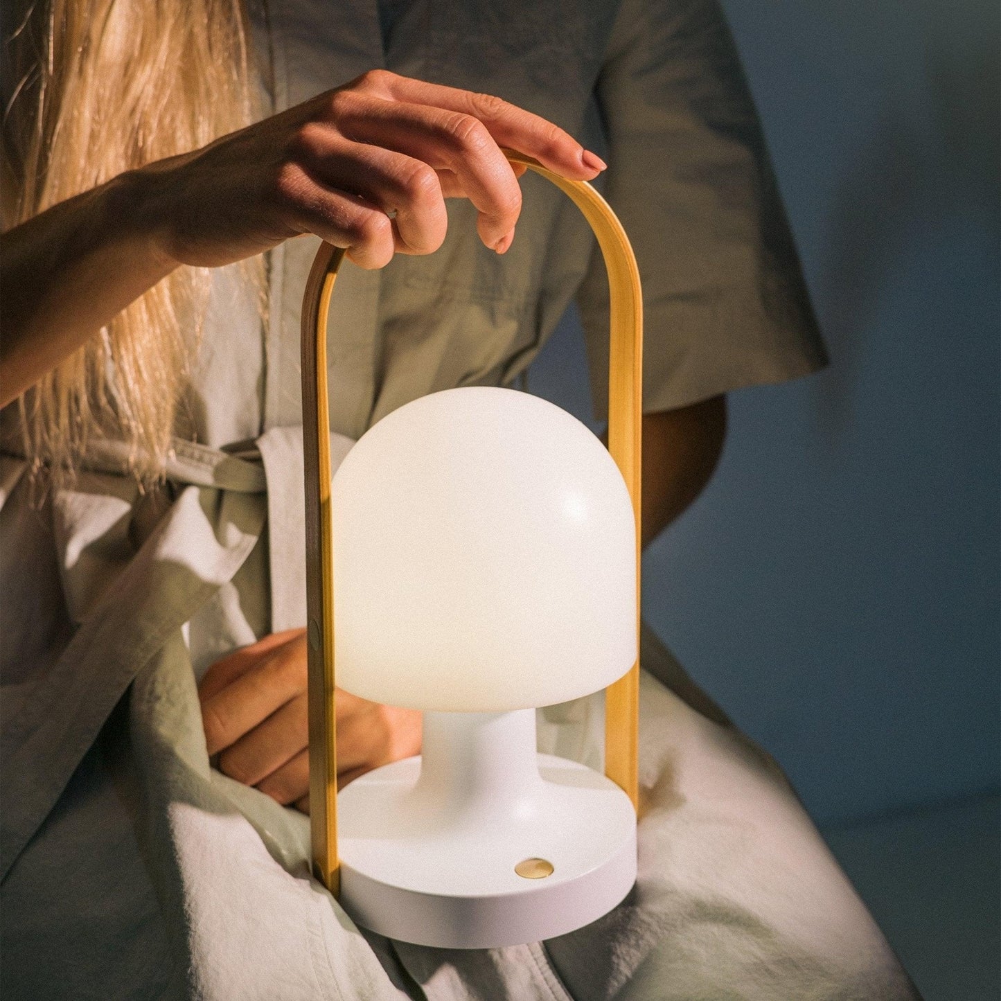 Portable Glass Charging Table Lamp ? 8.3″ x H 20.9″ / Dia 21cm x H 53cm / White / Charge Table lamp