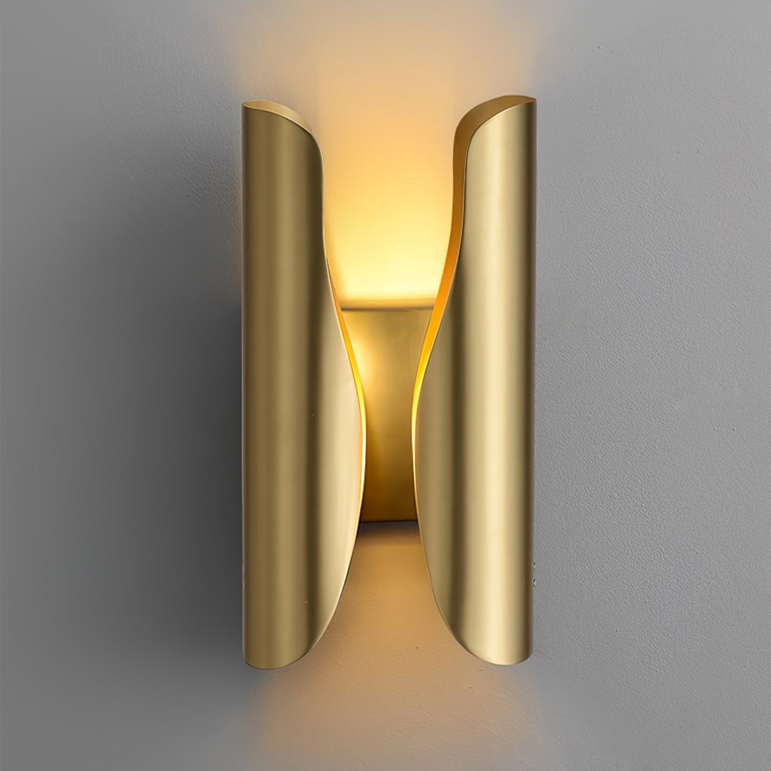 Guardian Wall Sconce W 8.3″ x H 15″ / W 21cm x H 38cm / Brushed brass Wall lamp