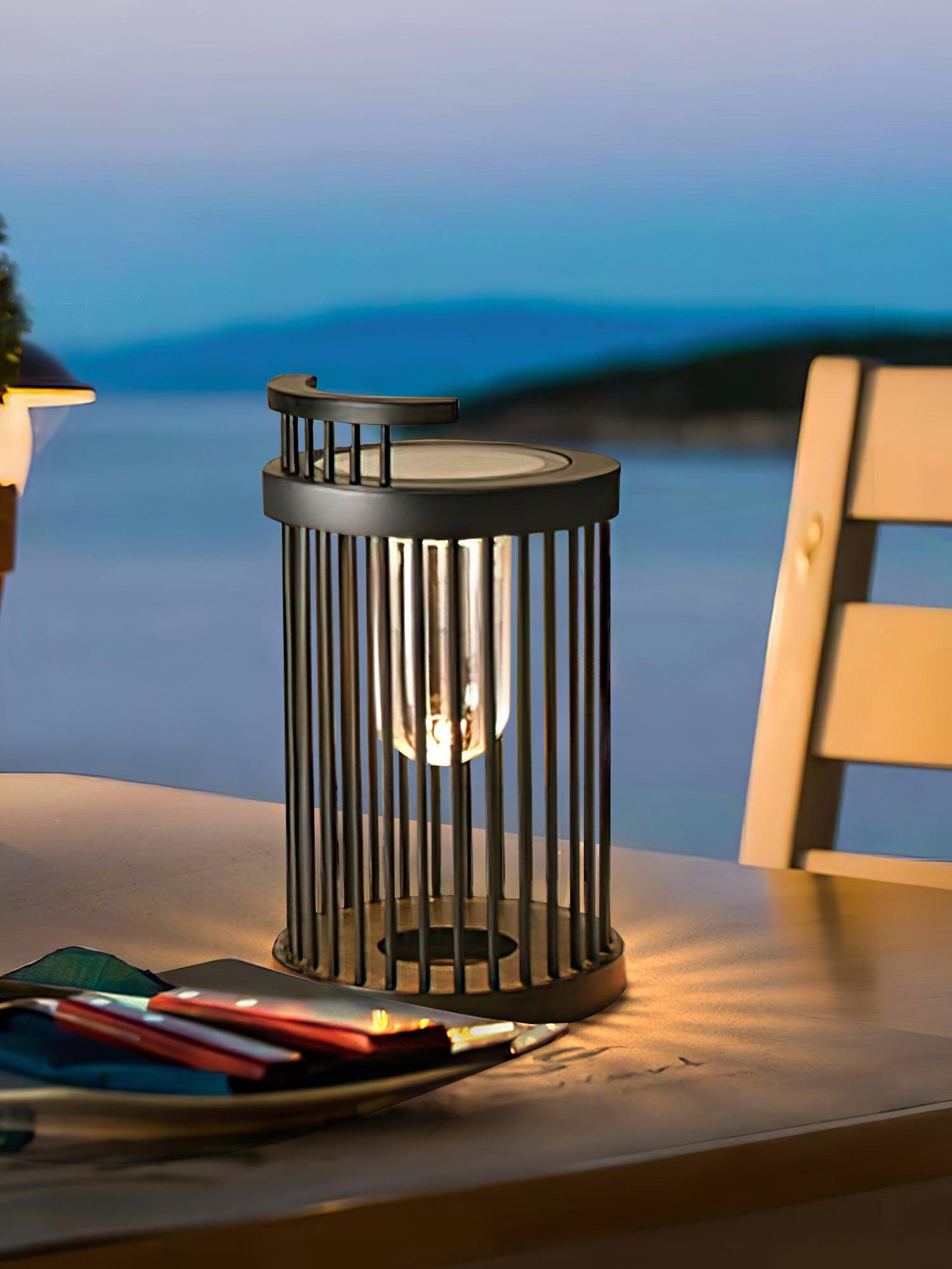 Hurricane Ruhlmann Outdoor Light Dia 11.8″ x H 20.5″ / Dia 30cm x H 52cm / Black / Solar power storage Table lamp