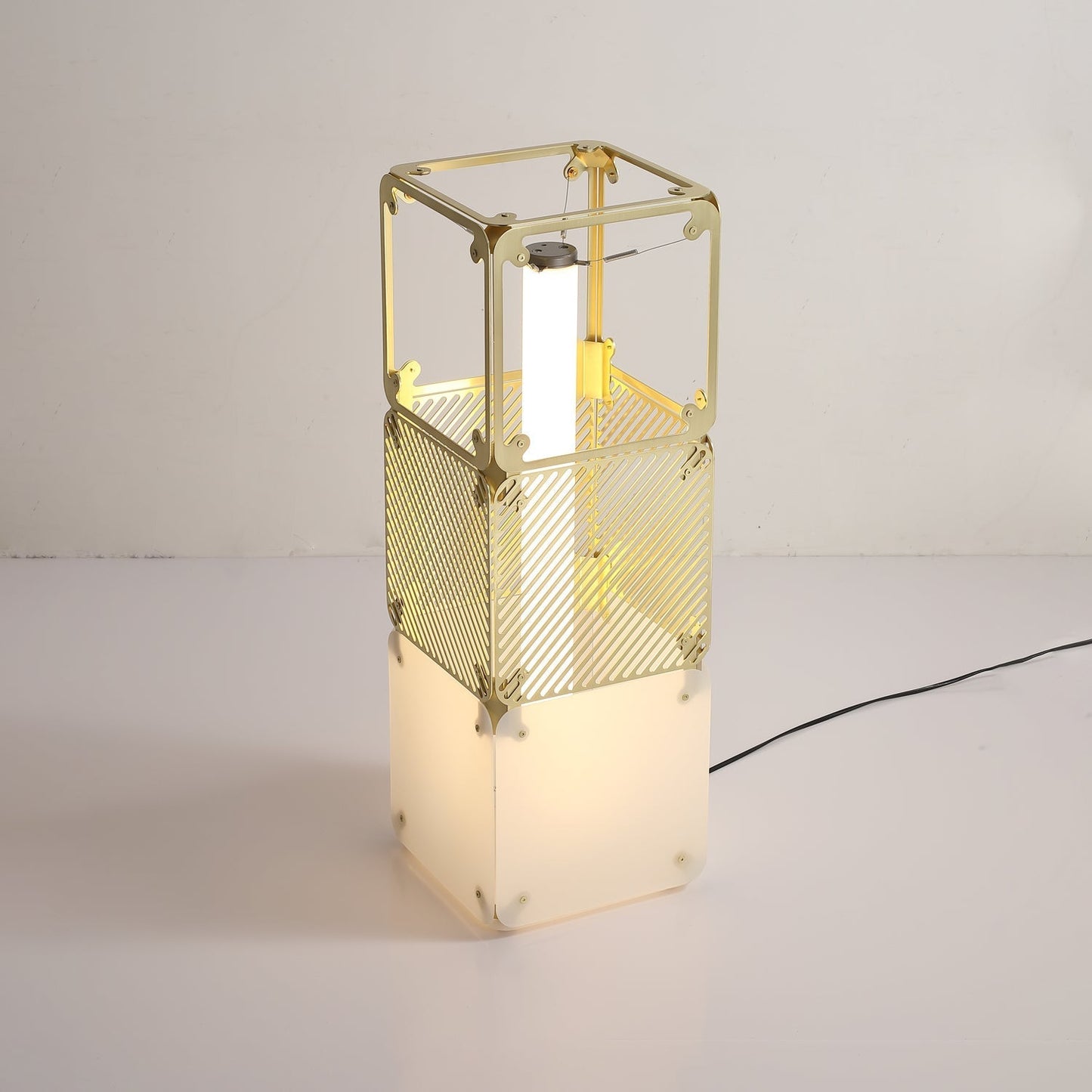 Hyperqube Floor Lamp L 9.3″ x W 9.3″ x H 27″ / L 23.5cm x W 23.5cm x H 68.5cm / Warm Light / US Plug Floor lamp