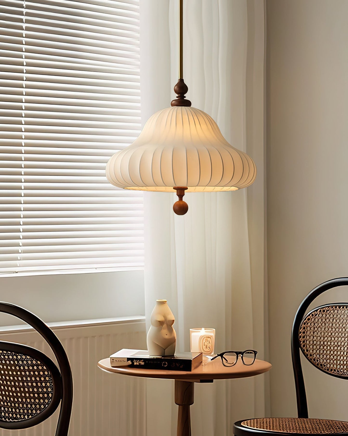 Isabella Bloom Pendant Light ? 19.7″ x H 17.7″ / Gold & White Pendant light