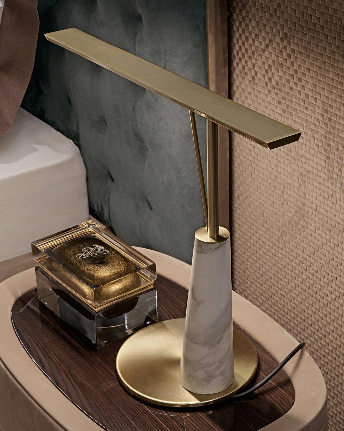 Jasper Table Lamp Dia 19.6″ x H 15.7″ / Dia 50cm x H 40cm / Gold / US plug Table lamp