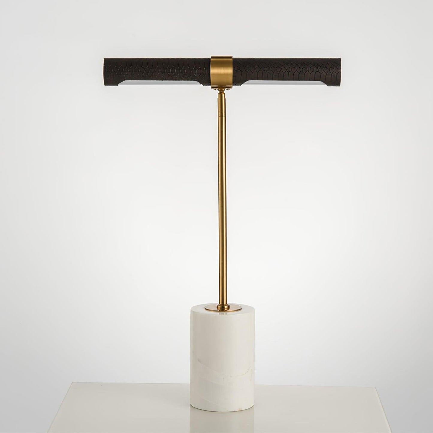 Kippy Table Lamp Dia 11″ x H 17.7″ / Dia 28cm x H 45cm / Gold + Brown leather / US plug Table lamp