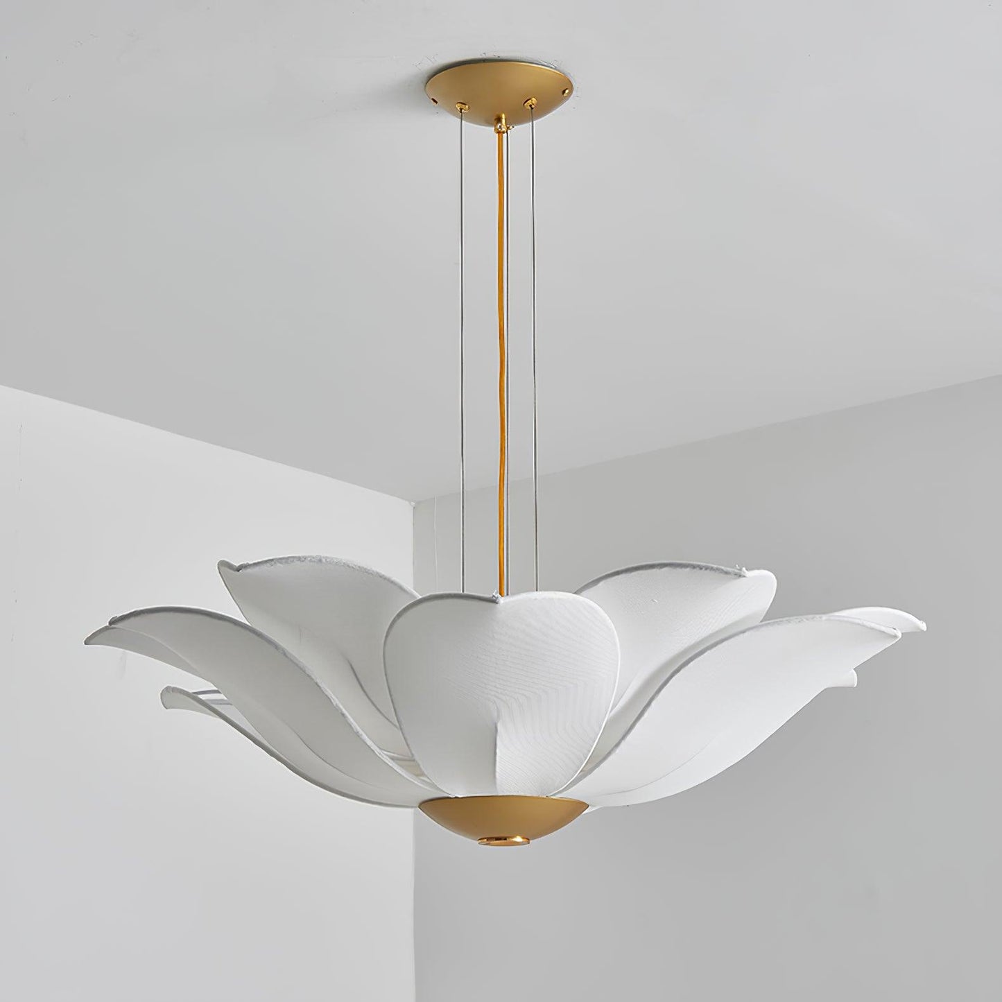 Fiore Chandelier ? 32.3″ x H 59″ / Dia 82cm x H 150cm / Gold + White Chandelier