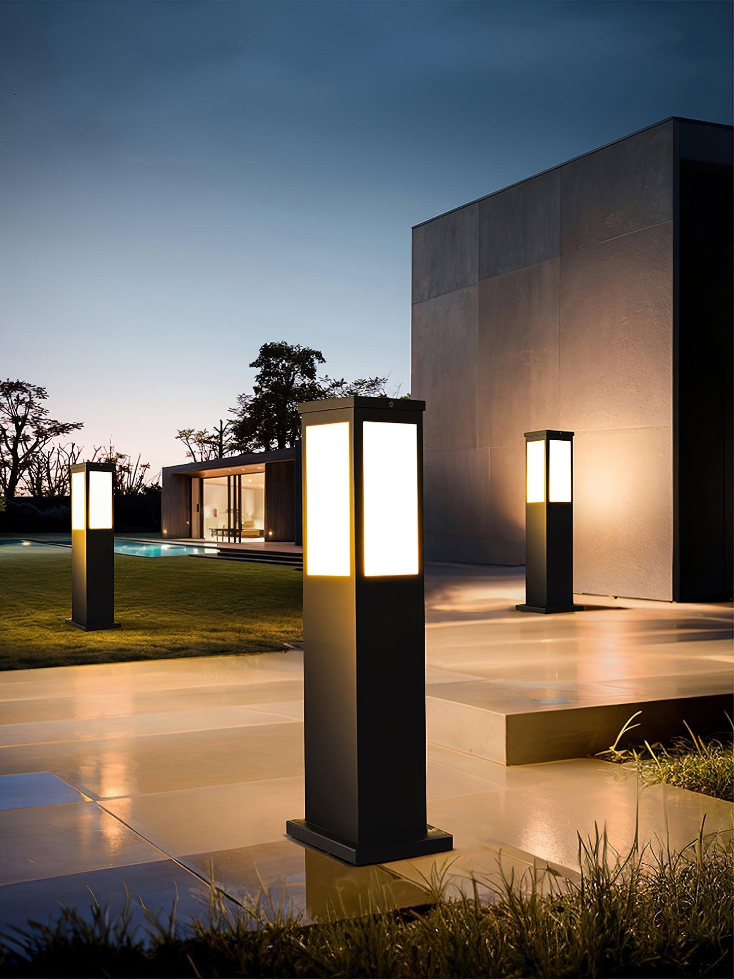 Kuzco Bollard Outdoor Light Dia 5.5″ x H 23.6″ / Dia 14cm x H 60cm / Black / Warm Light Outdoor Lighting