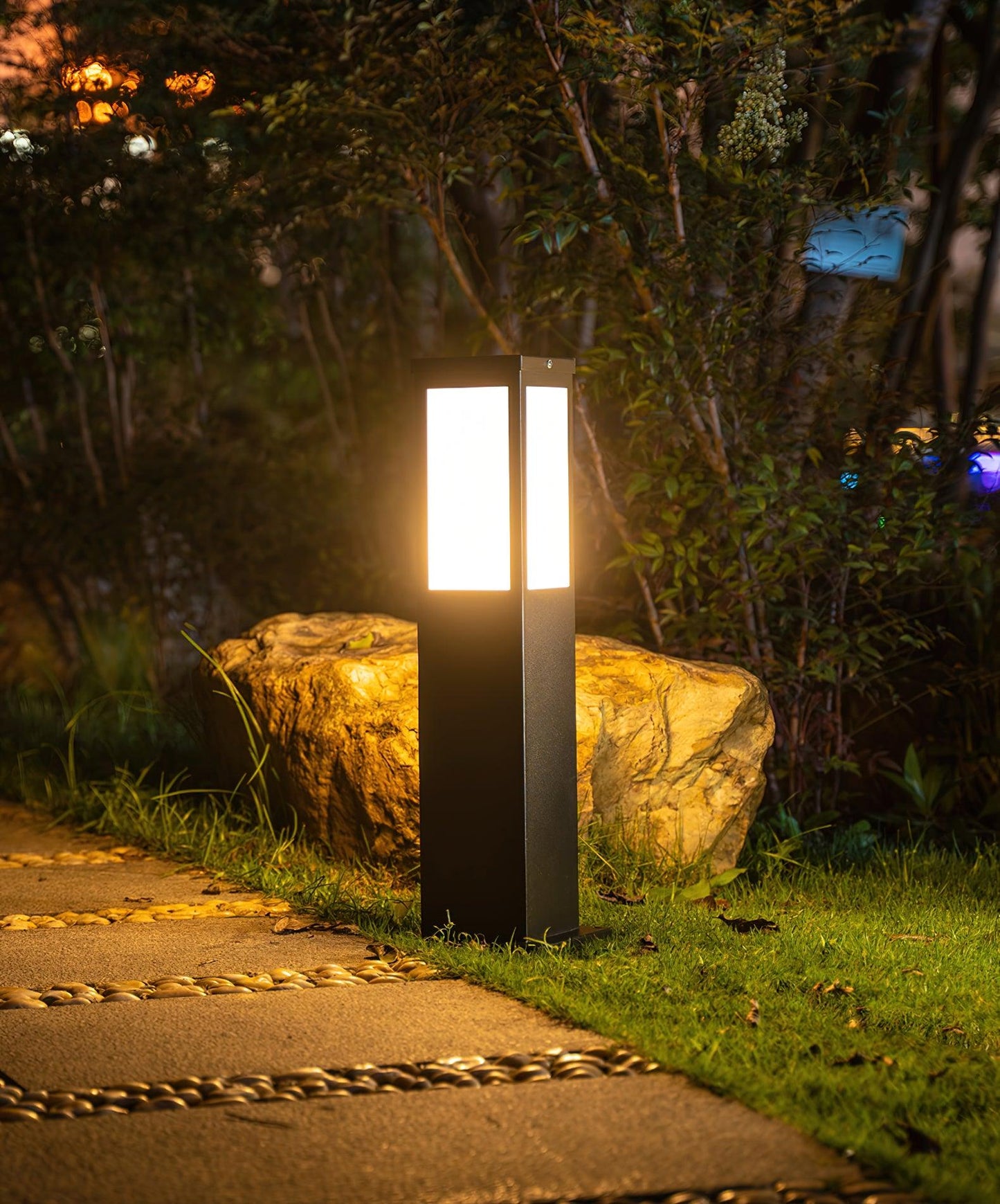 Kuzco Bollard Outdoor Light Dia 5.5″ x H 23.6″ / Dia 14cm x H 60cm / Black / Warm Light Outdoor Lighting