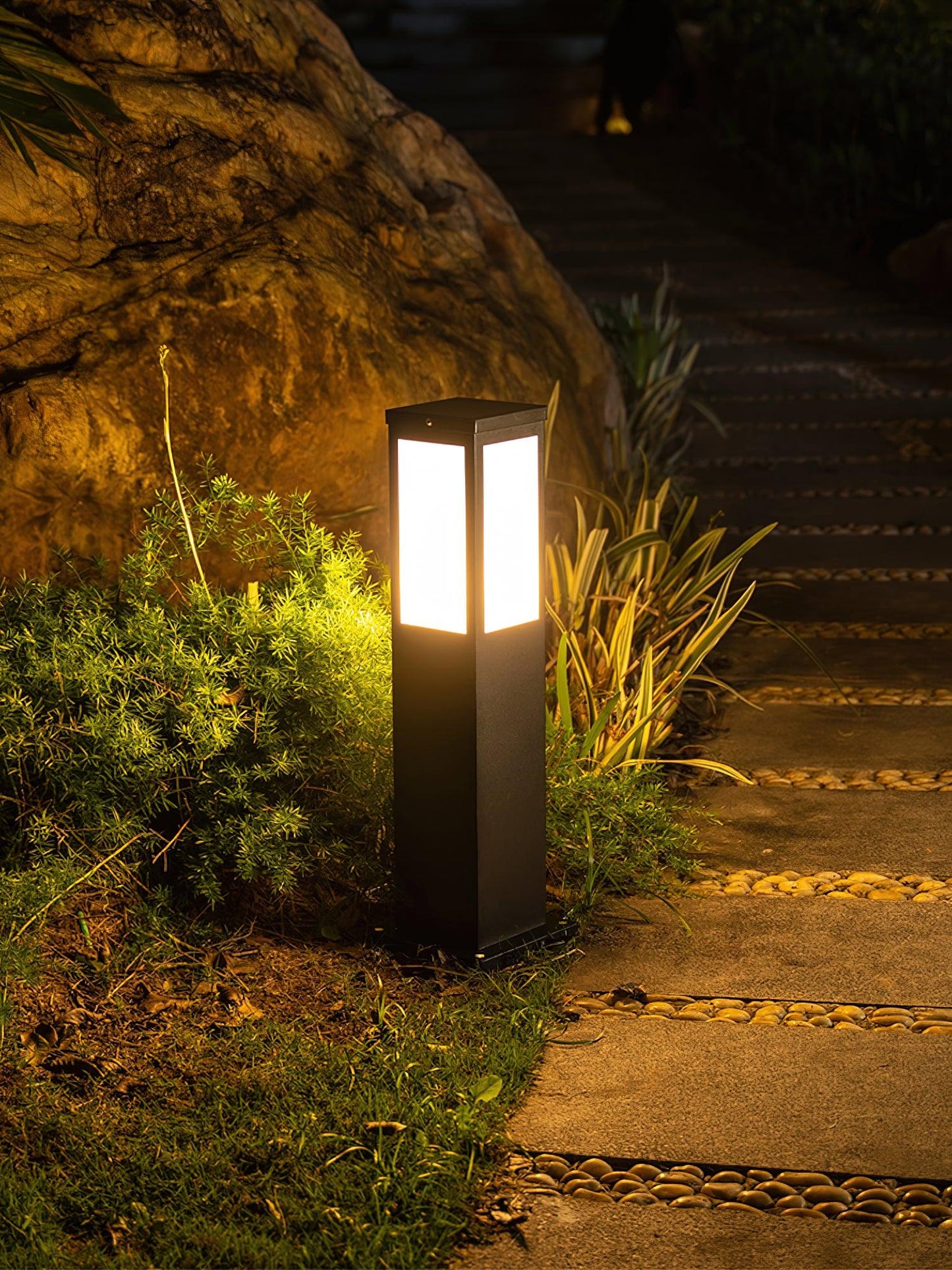 Kuzco Bollard Outdoor Light Dia 5.5″ x H 23.6″ / Dia 14cm x H 60cm / Black / Warm Light Outdoor Lighting