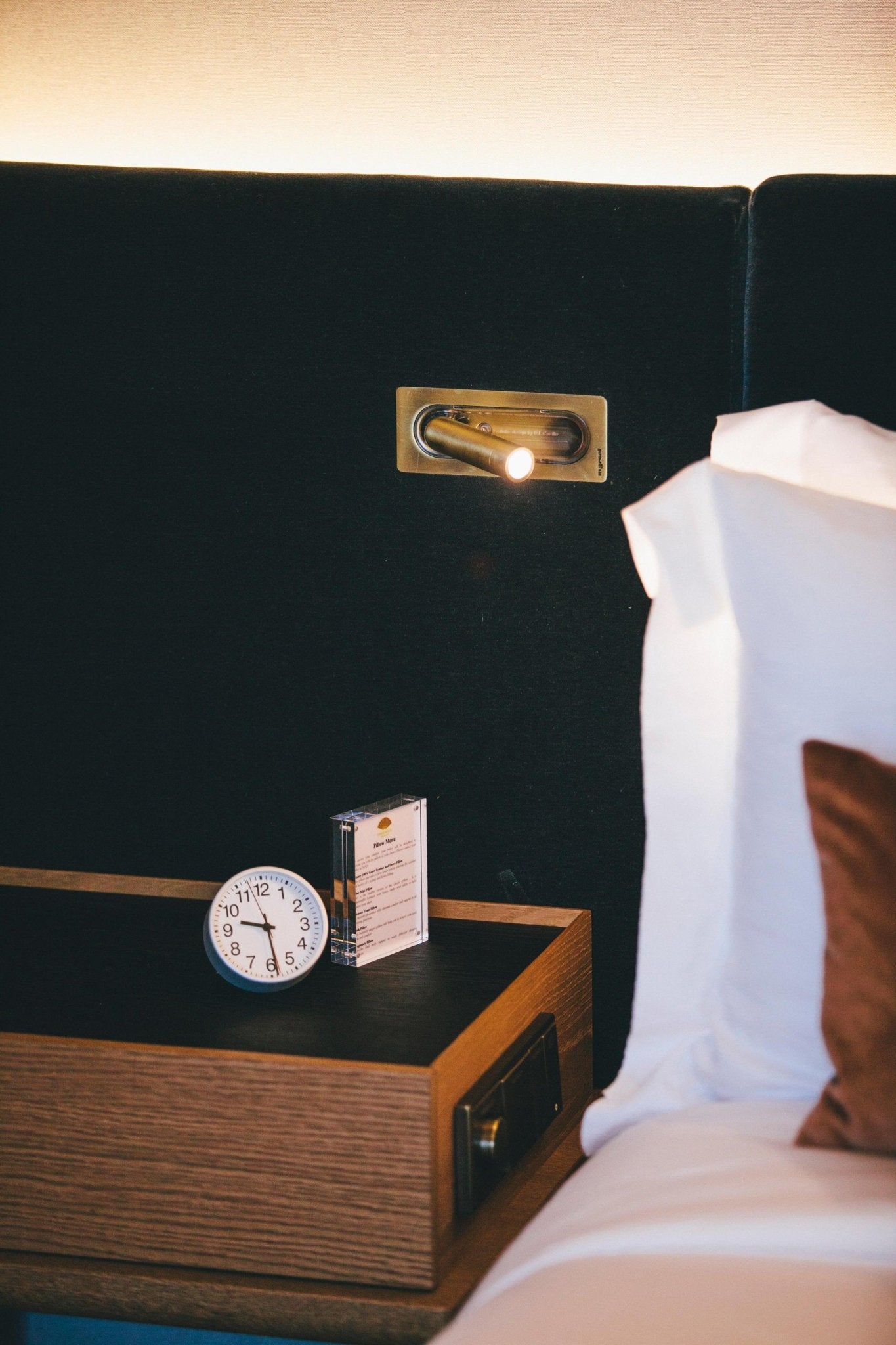 OmniLux Reading Lamp Wall lamp